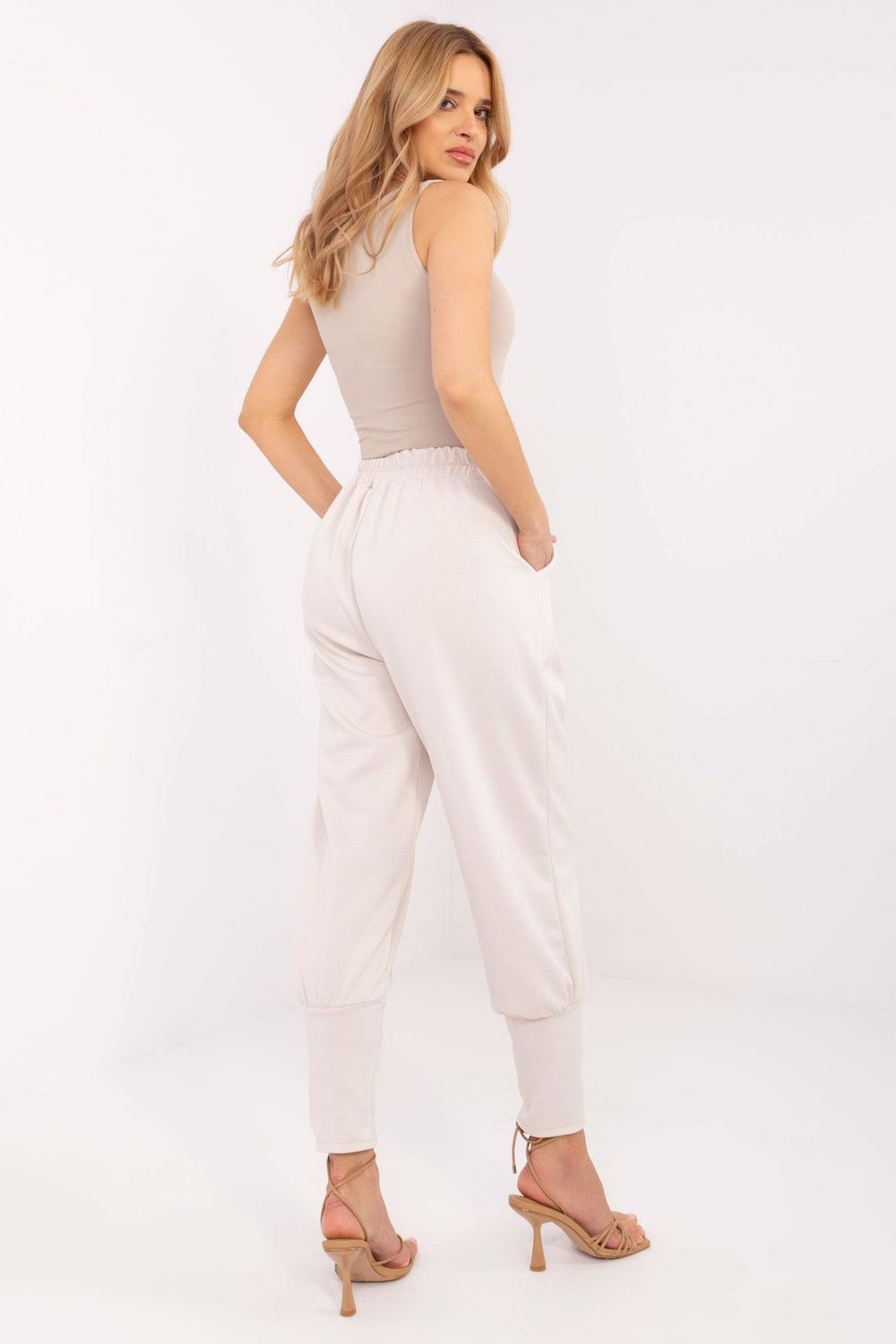 Sportanzug Hosen model 208158 Italy Moda