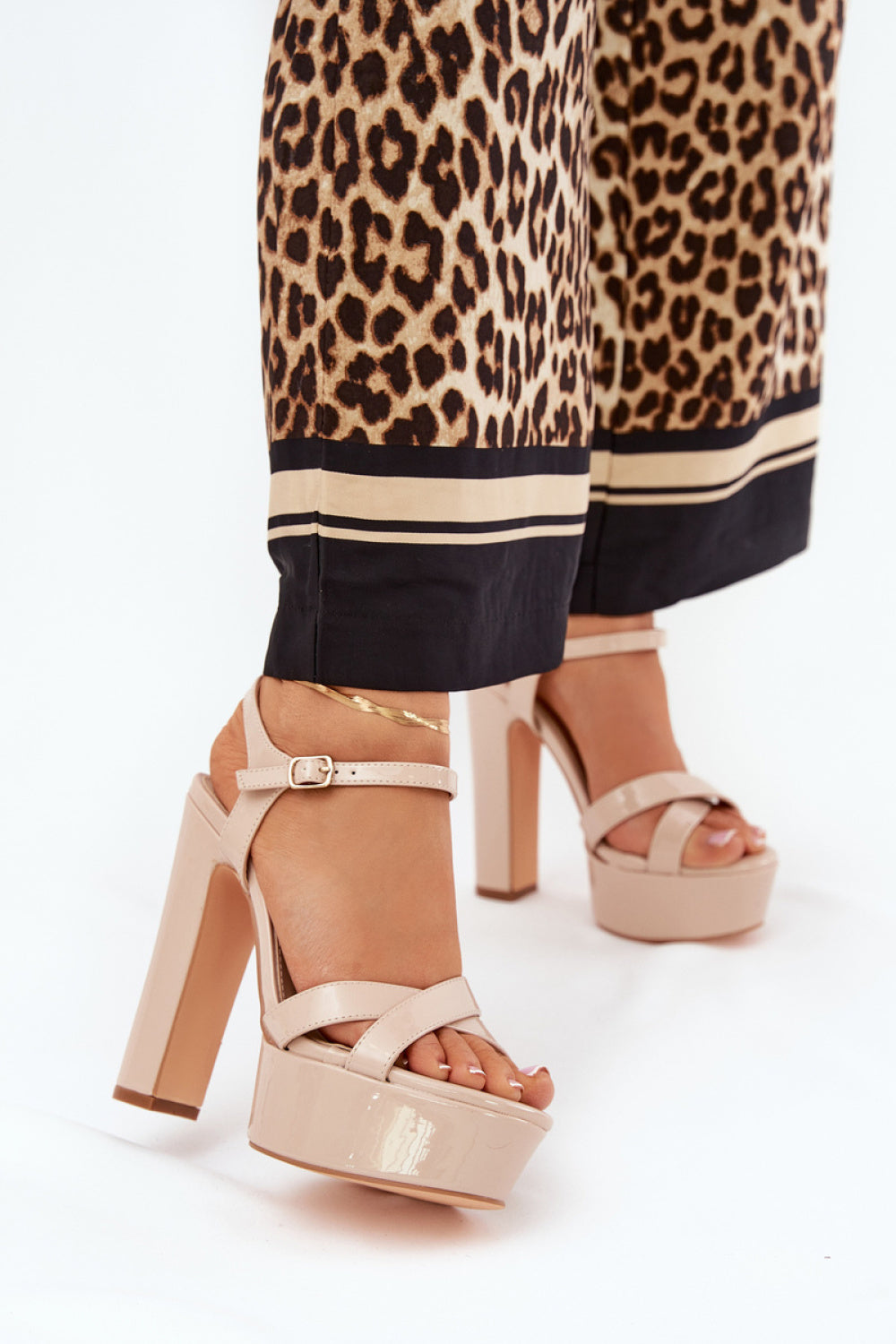 Heeled sandals model 210802 Step in style