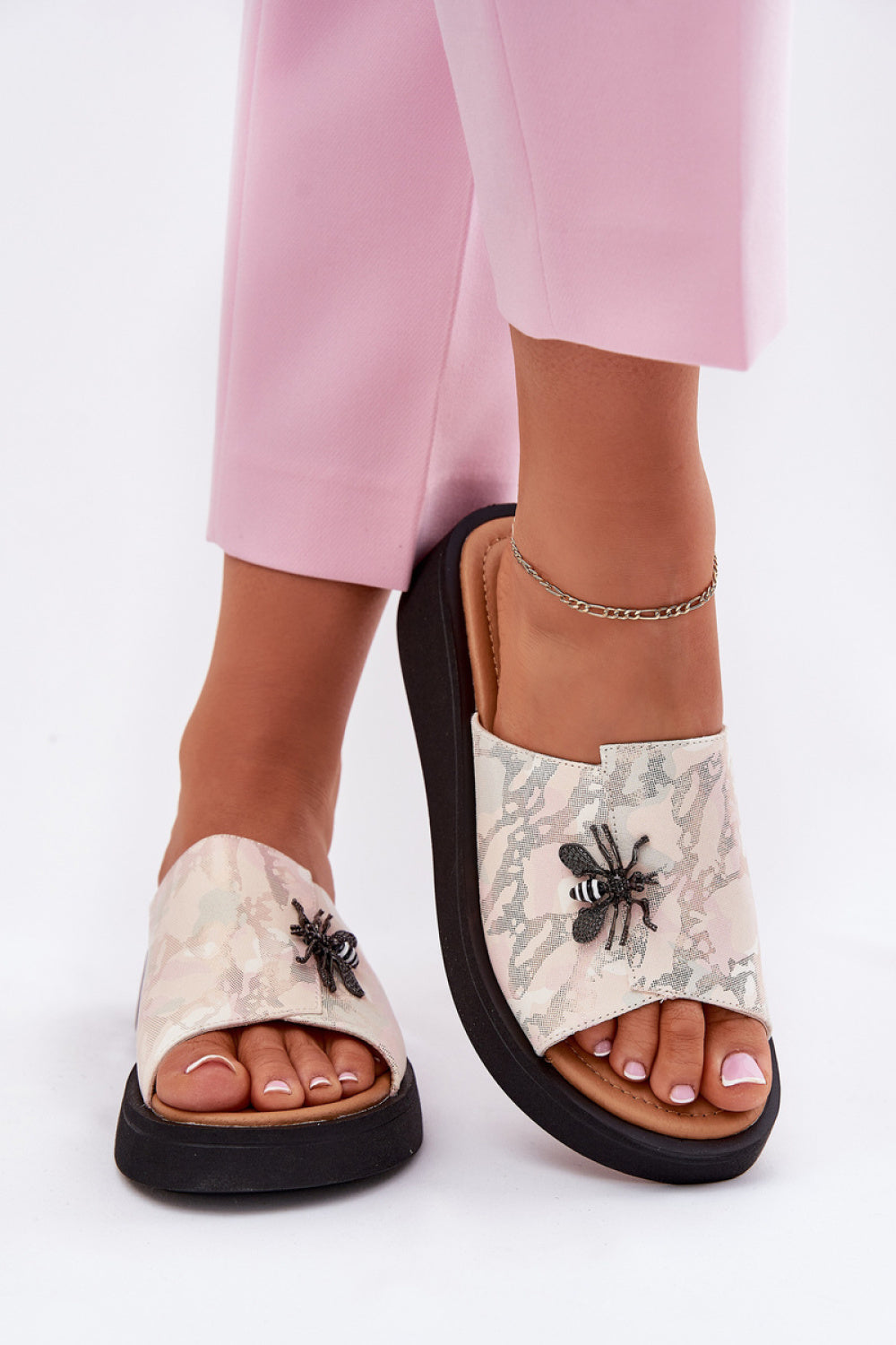 Slippers model 213036 Step in style