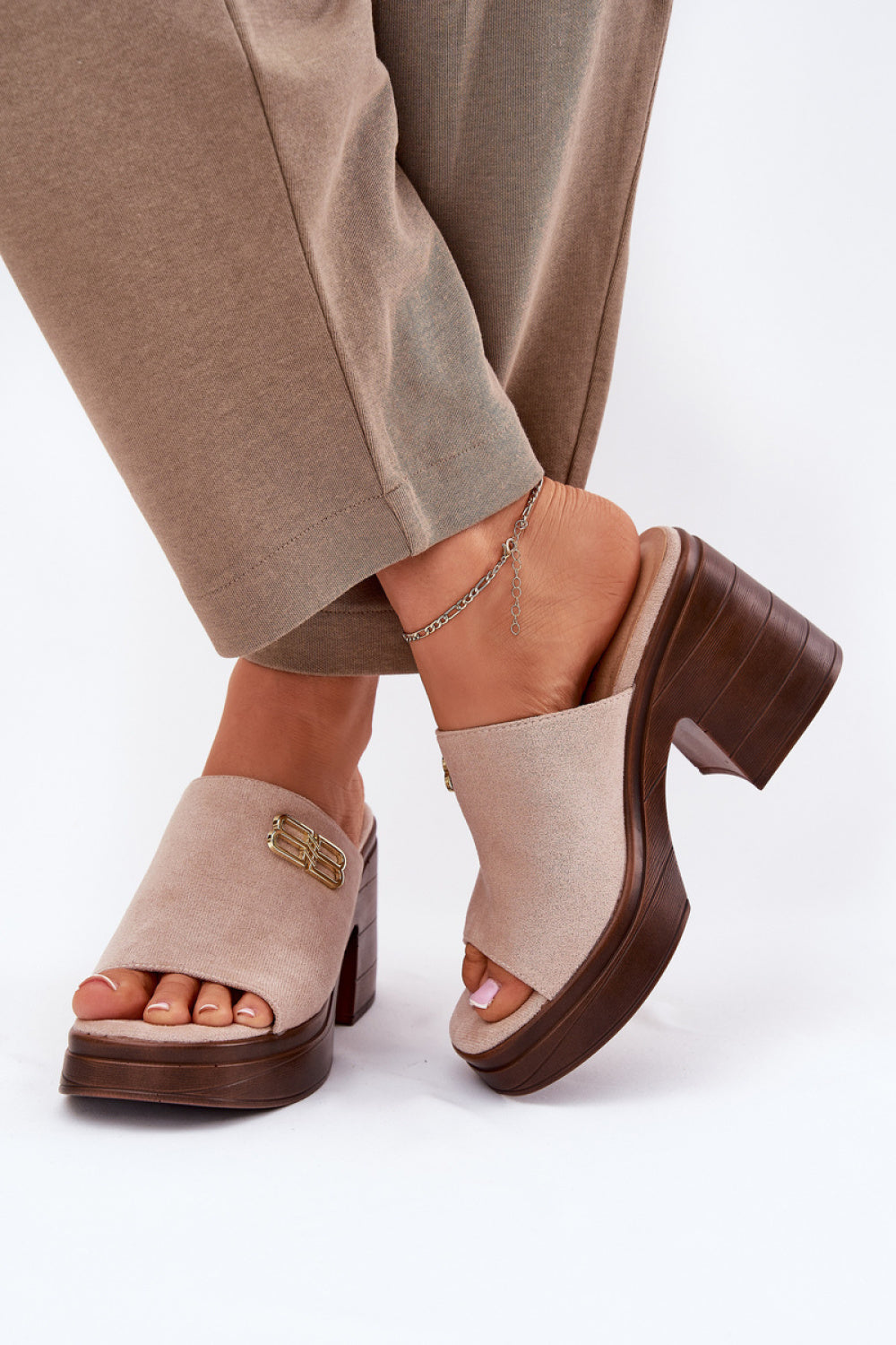 Slippers model 213038 Step in style
