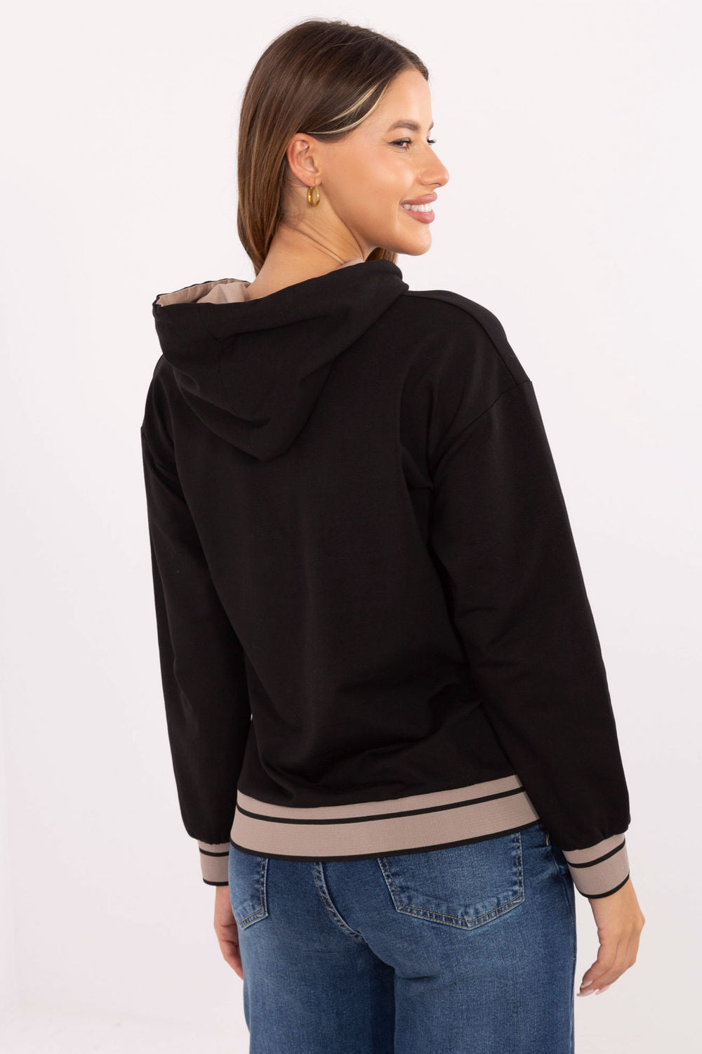 Sweater model 217025 Relevance