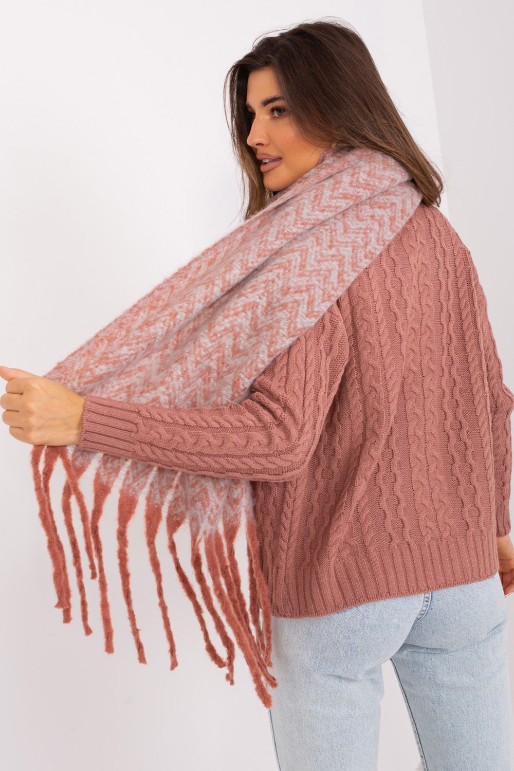 Scarf model 189235 AT