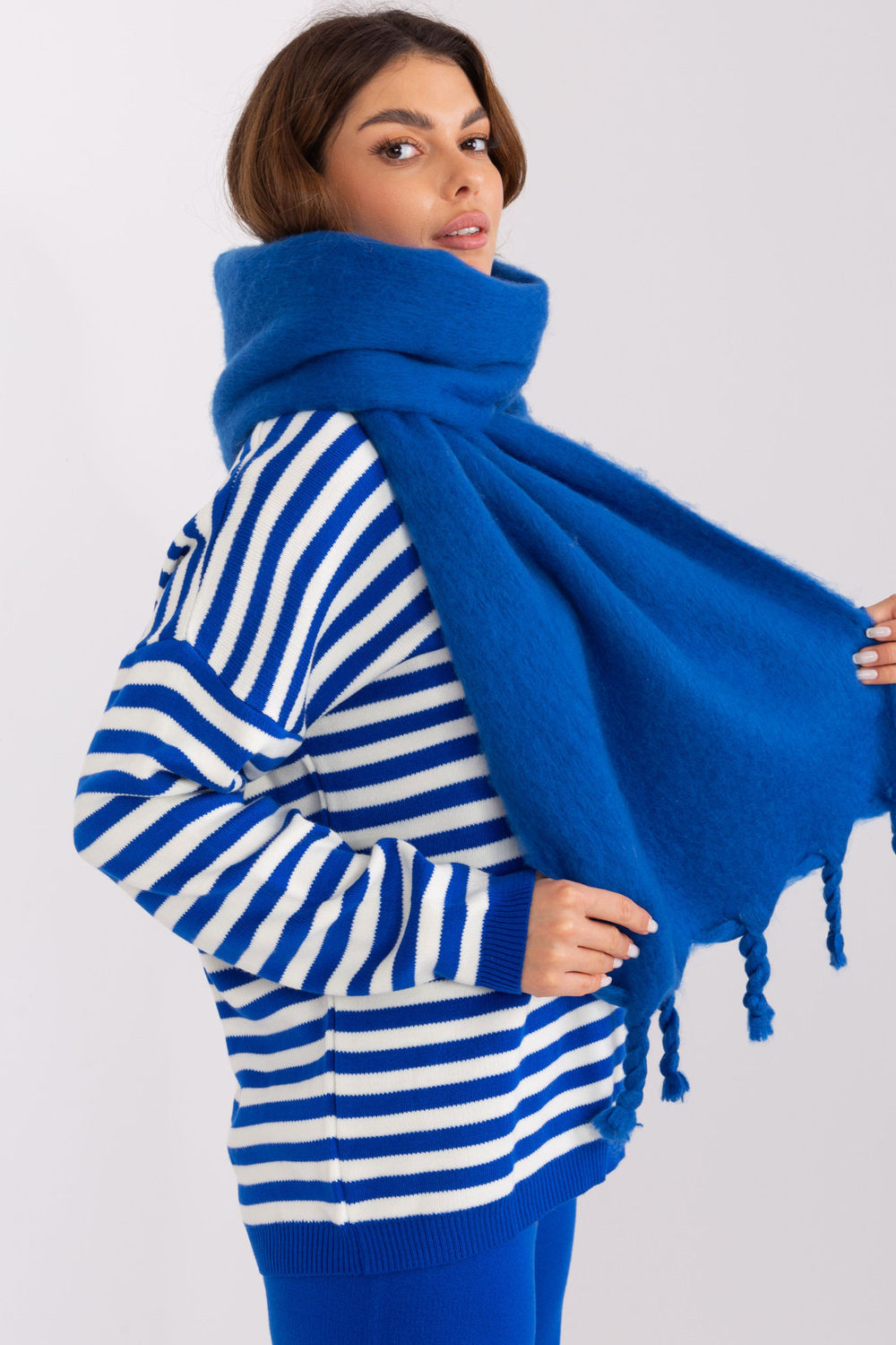 Scarf model 190155 AT