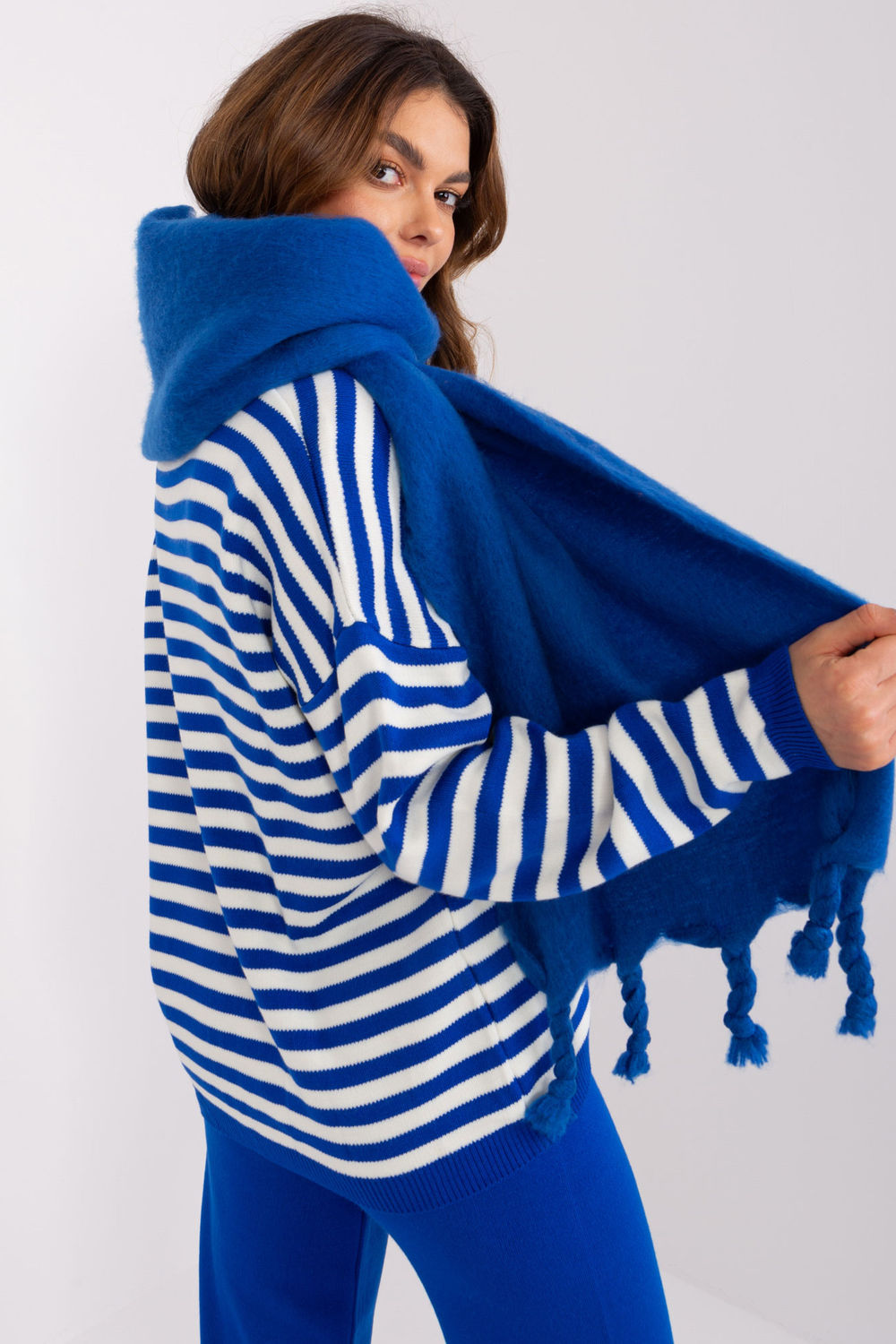 Scarf model 190155 AT