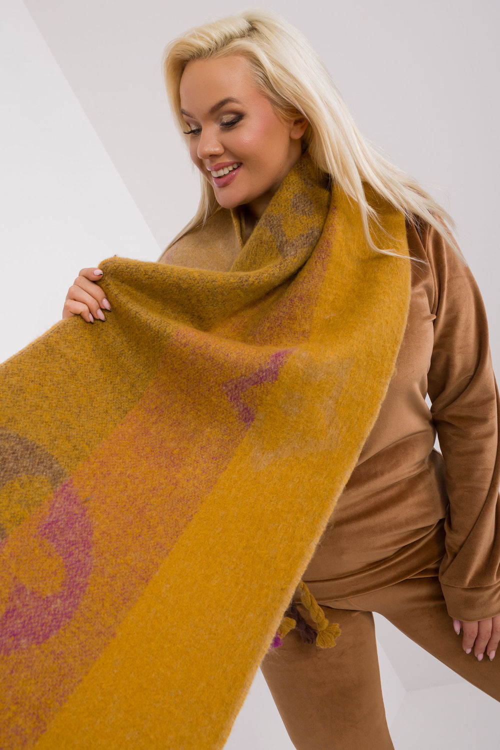 Scarf model 190543 AT