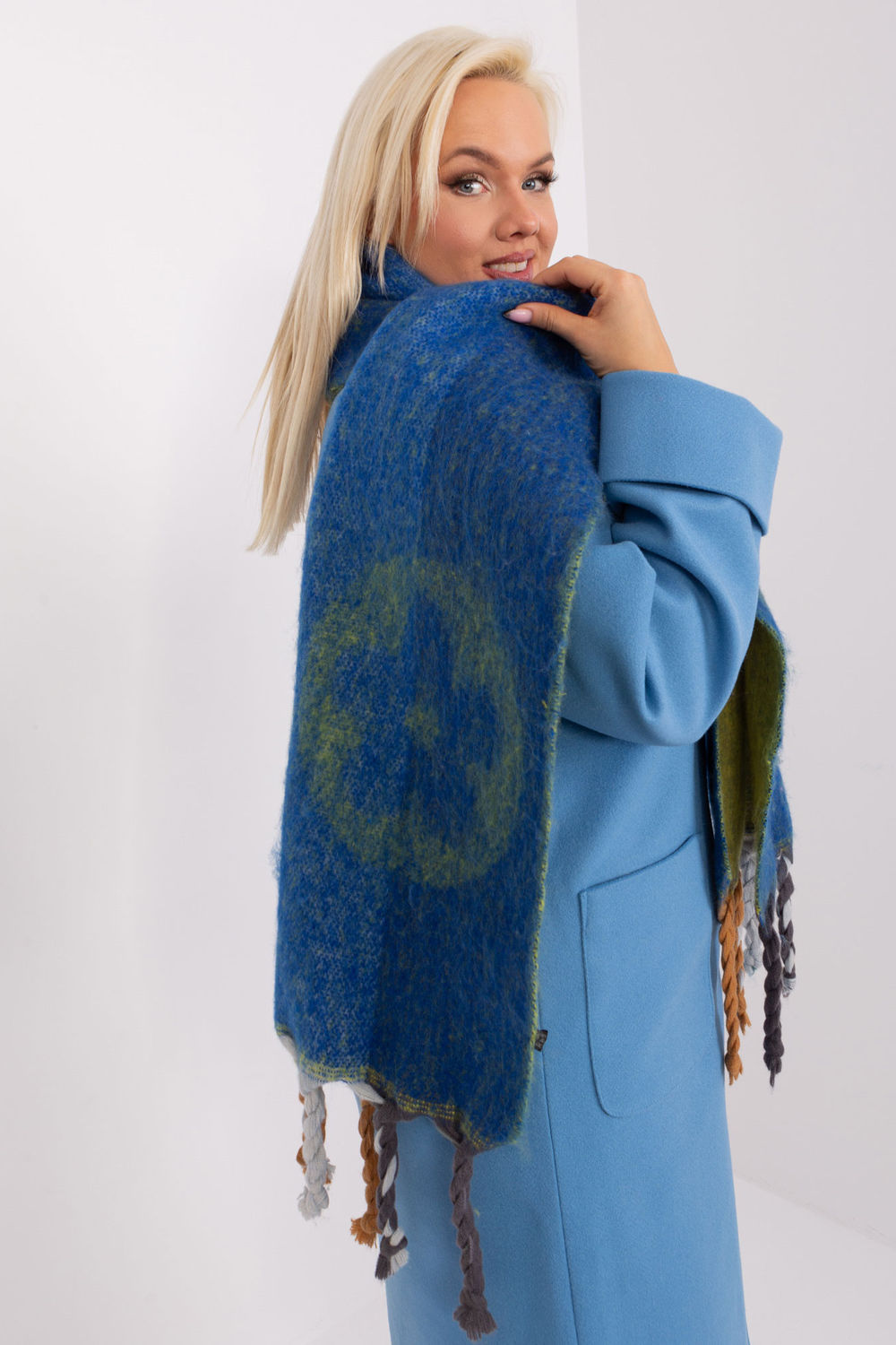 Scarf model 190547 AT