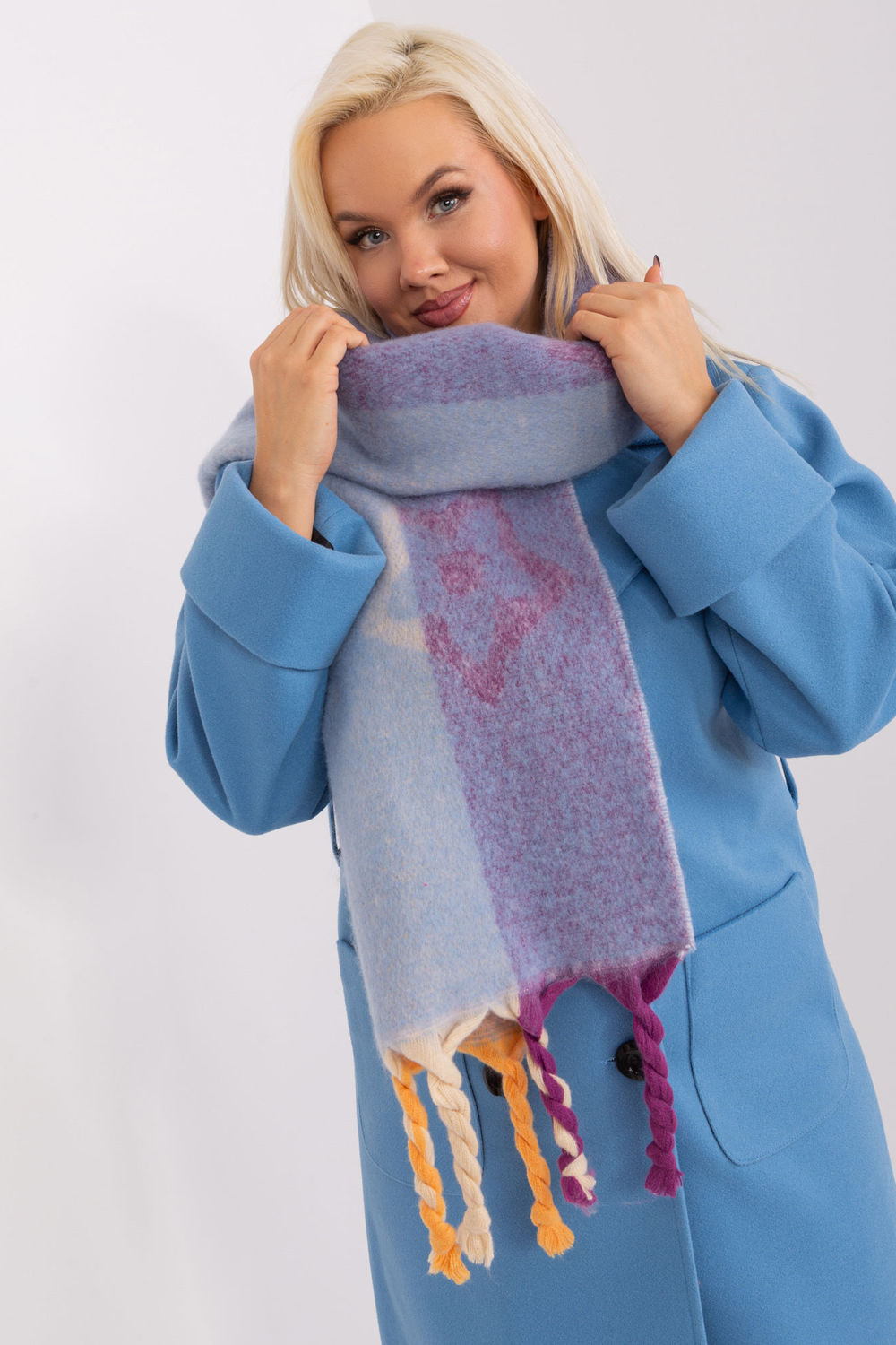 Scarf model 190548 AT