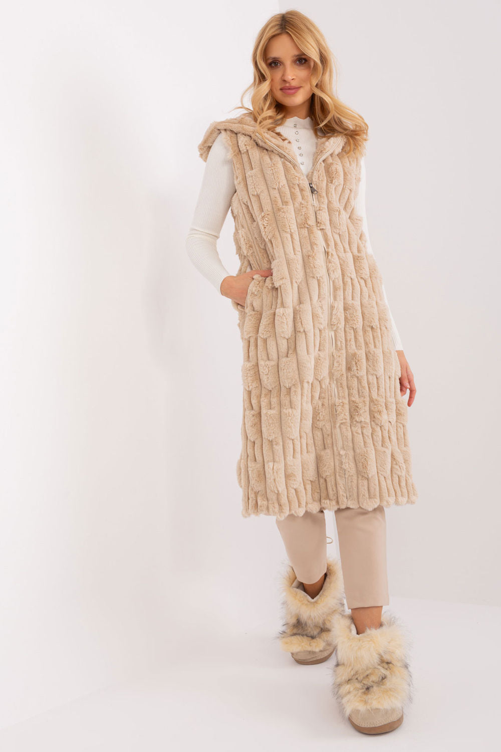 Vest model 190865 AT