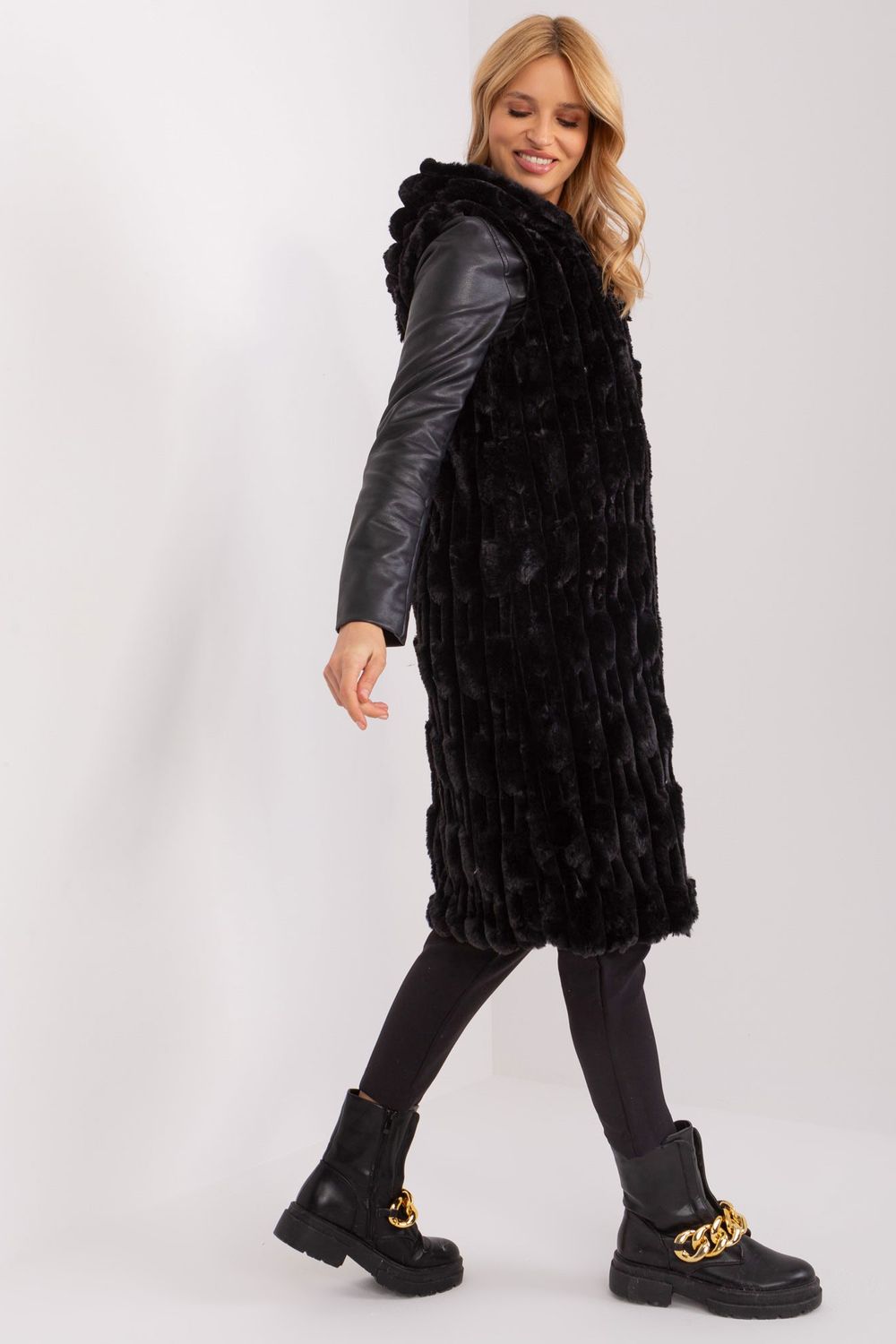 Vest model 190866 AT