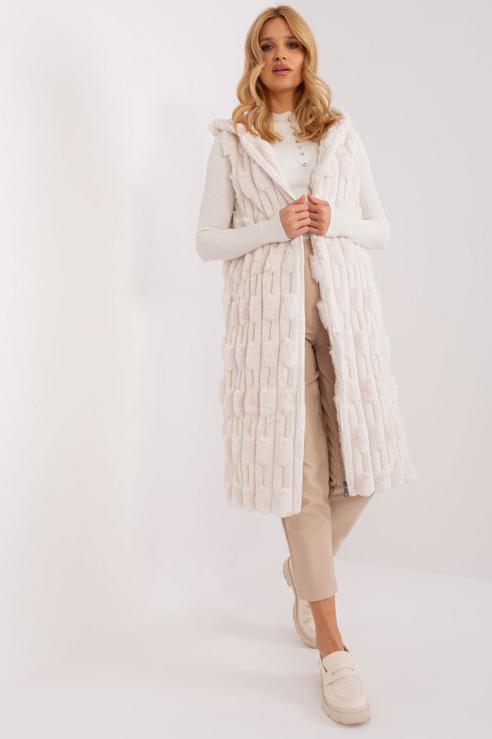 Vest model 190867 AT