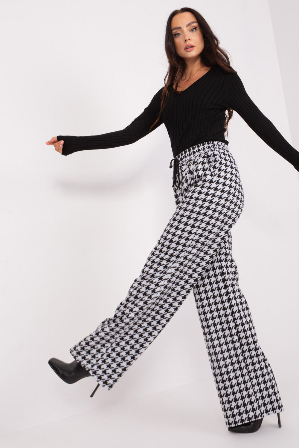 Women's Trousers model 193133 Lakerta