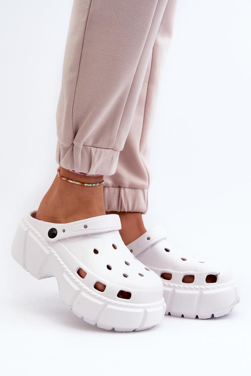 Slippers model 196682 Step in style