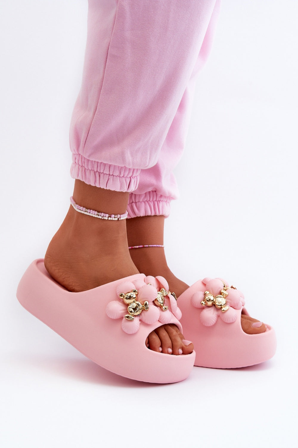 Slippers model 198598 Step in style