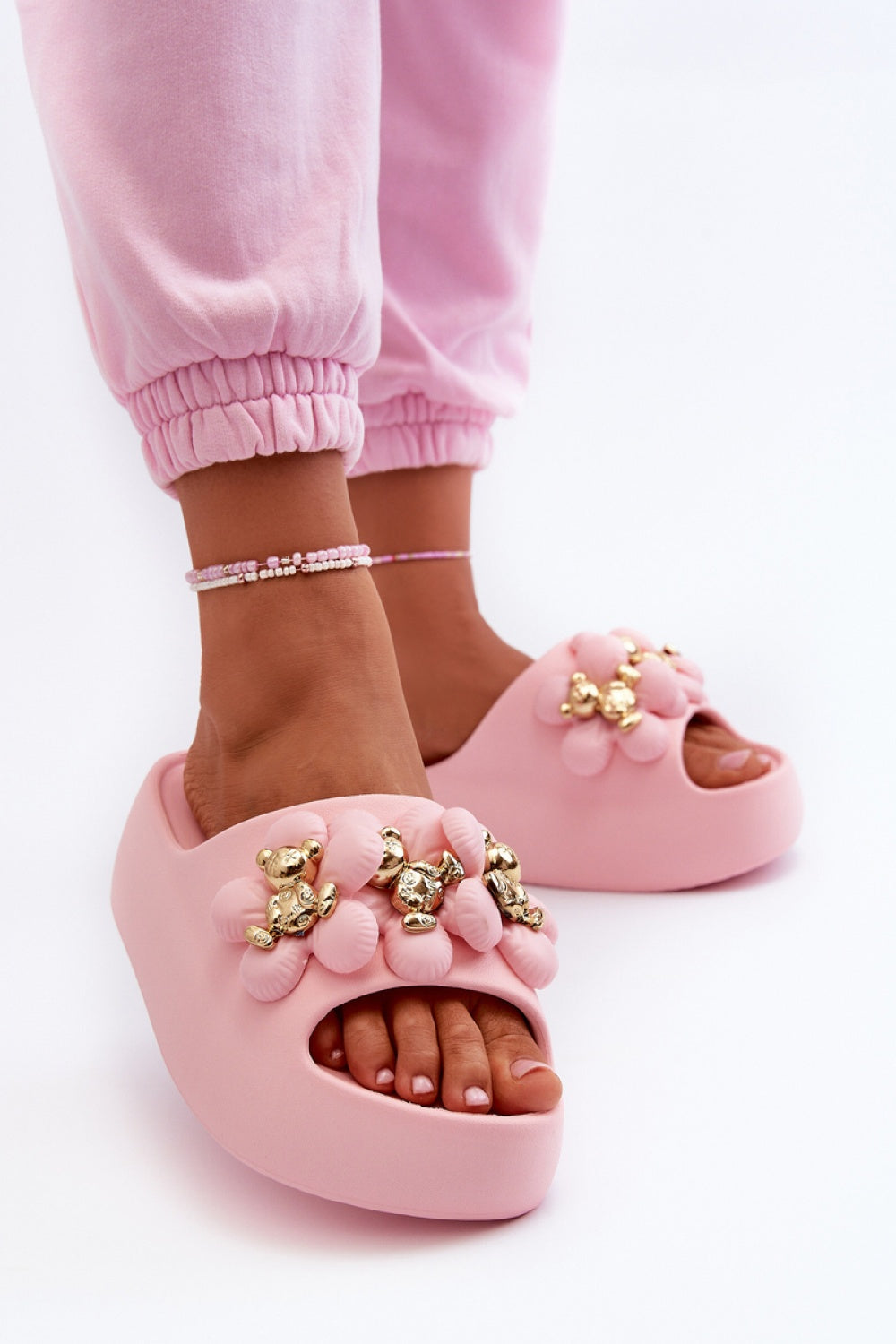 Slippers model 198598 Step in style