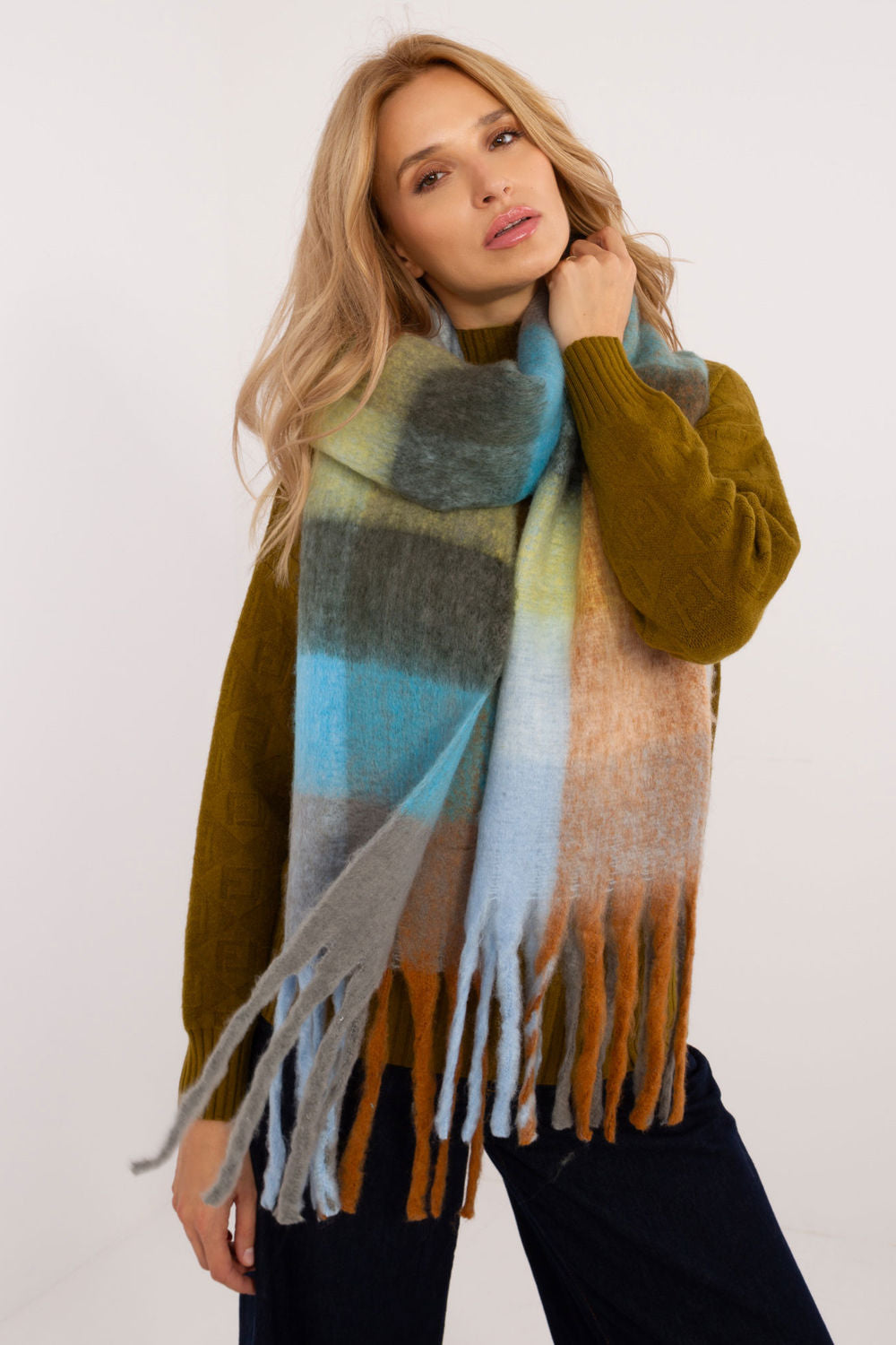 Scarf model 200279 AT
