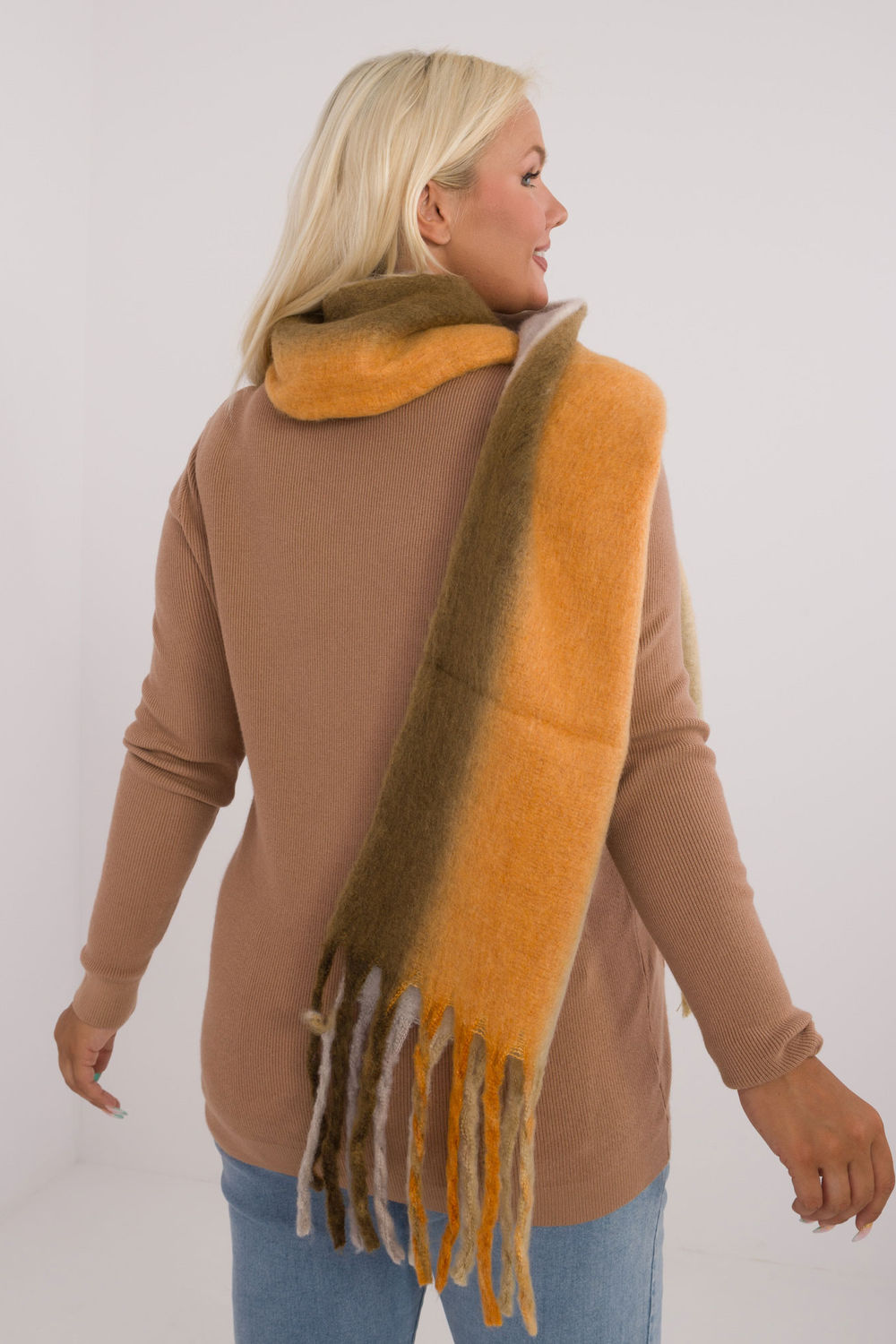 Scarf model 200283 AT