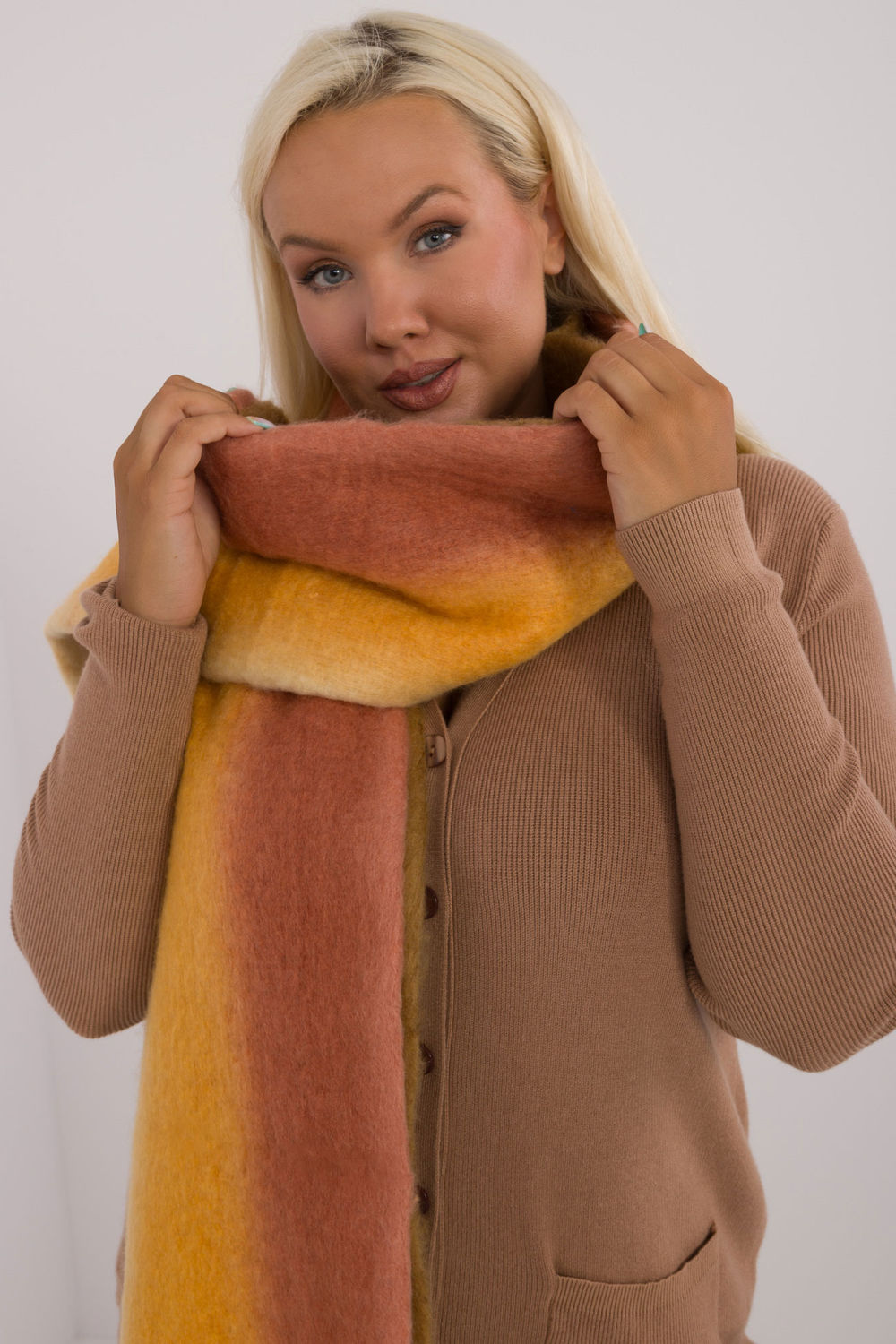 Scarf model 200284 AT