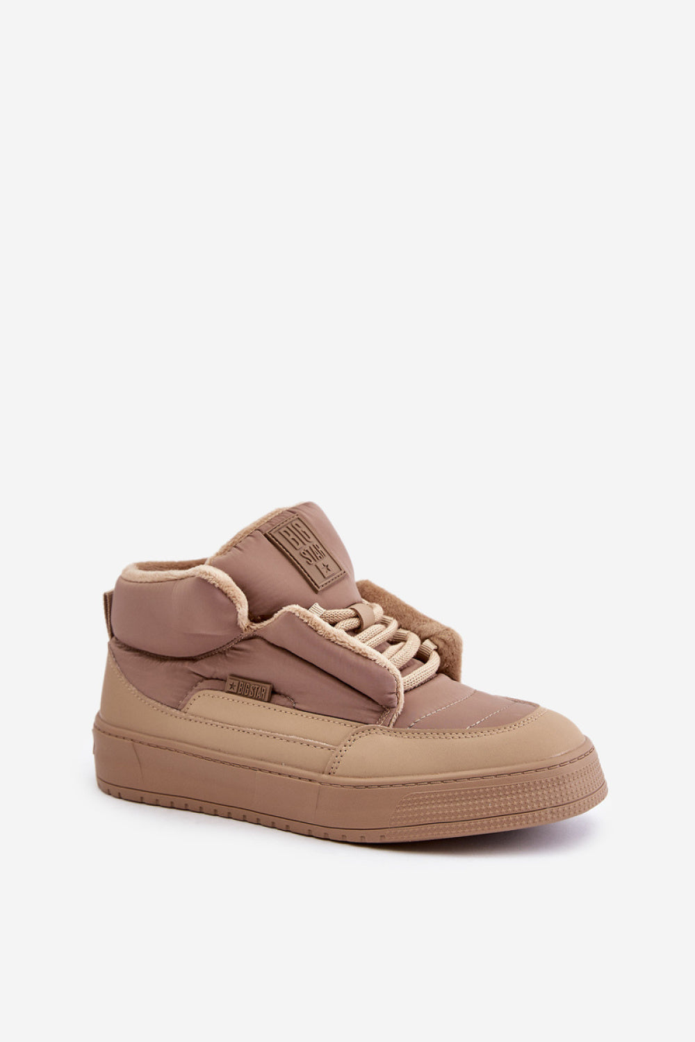 Sports shoes model 202232 Step in style
