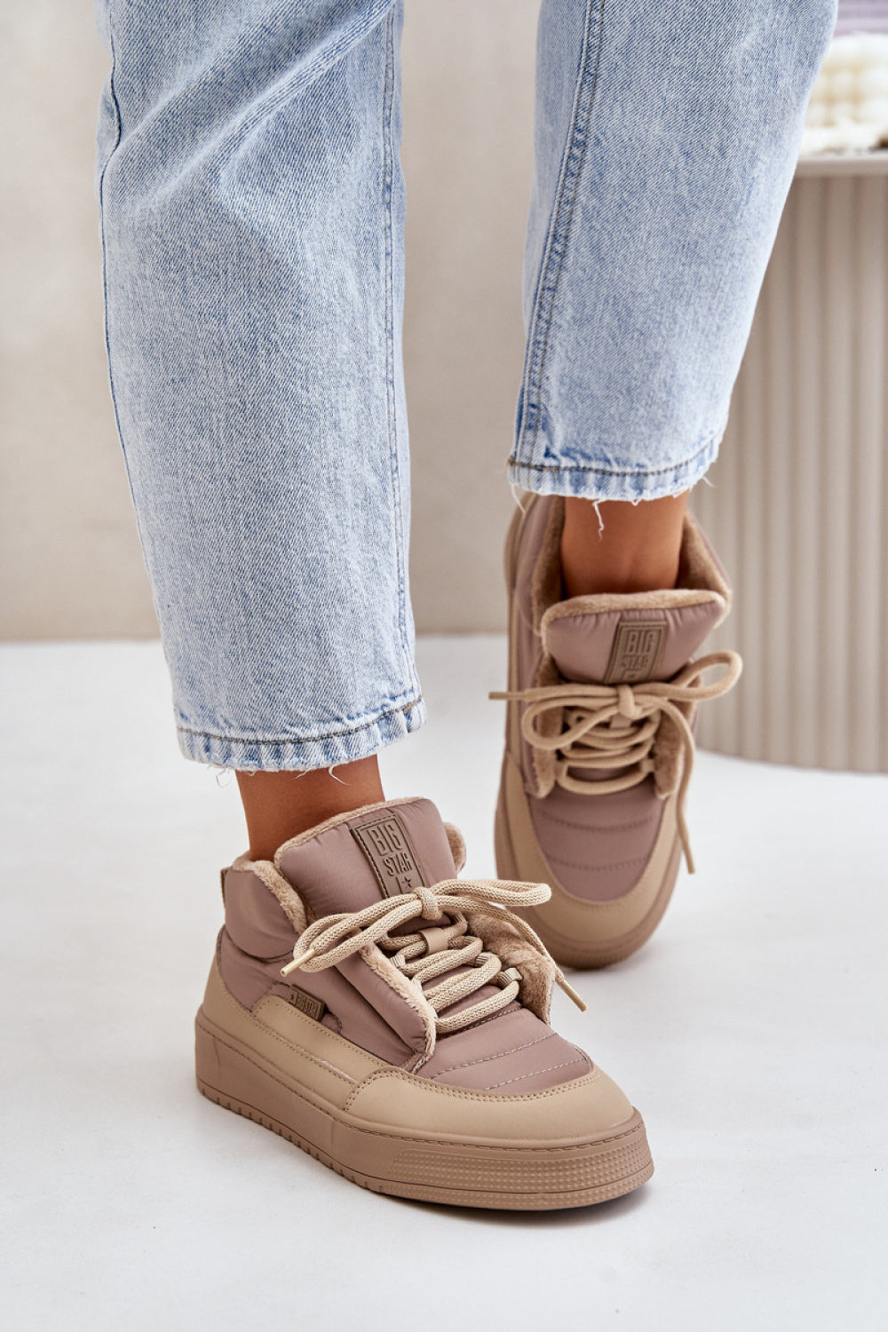 Sports shoes model 202232 Step in style