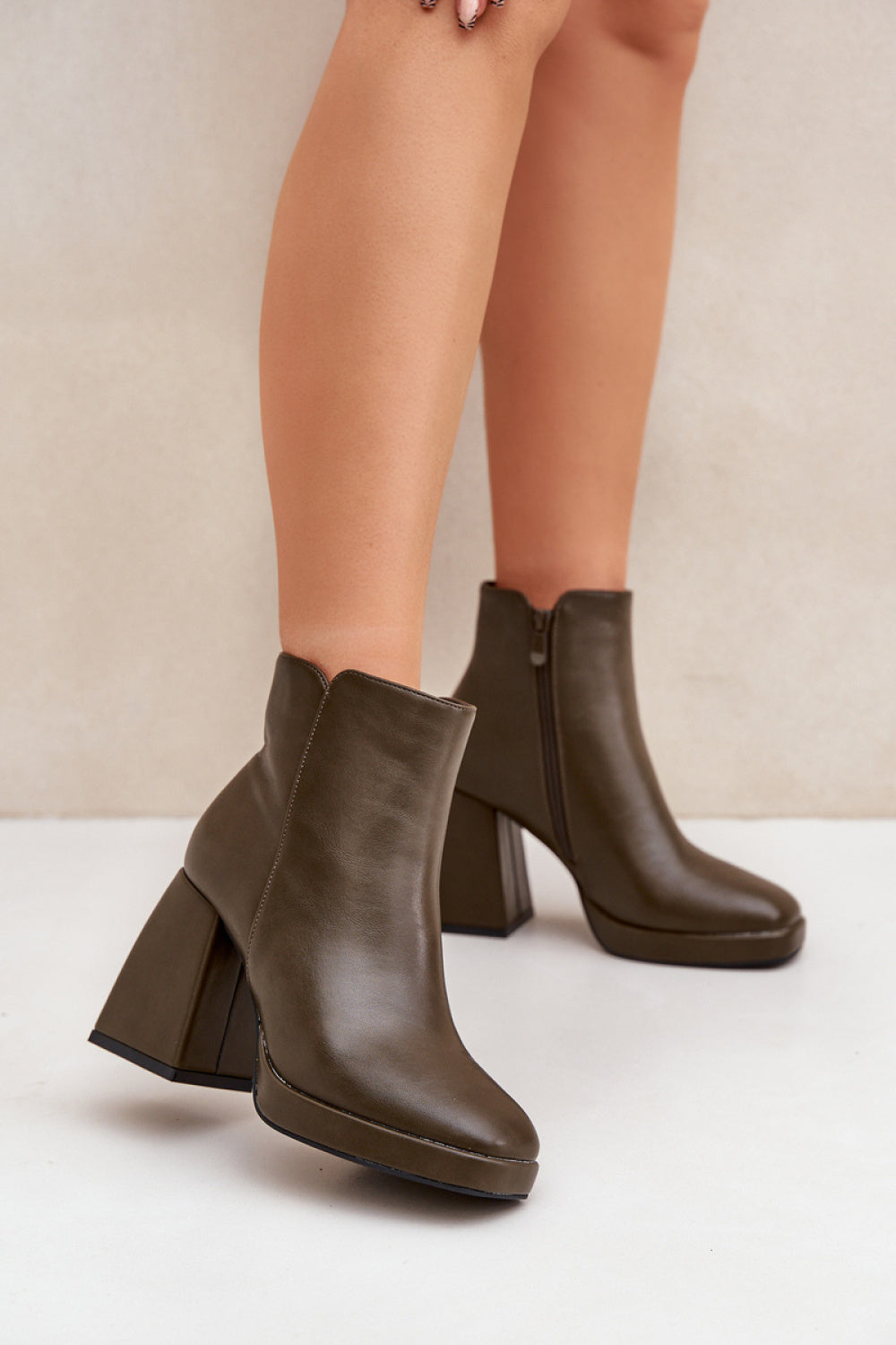 Ankle boots with heel model 204677 Step in style