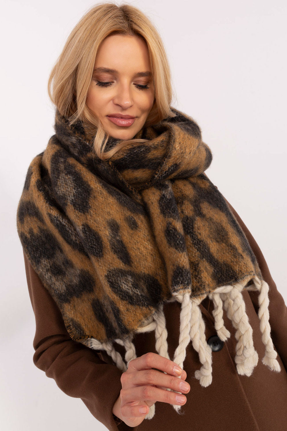 Shawl model 205961 AT