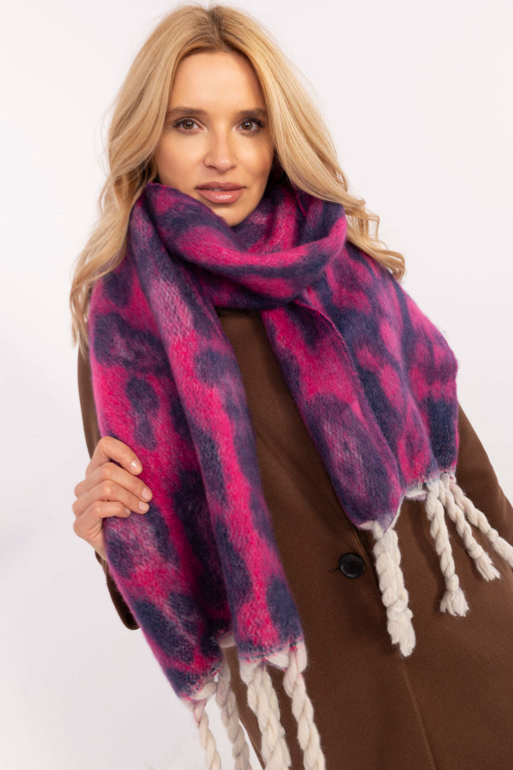 Scarf model 205963 AT