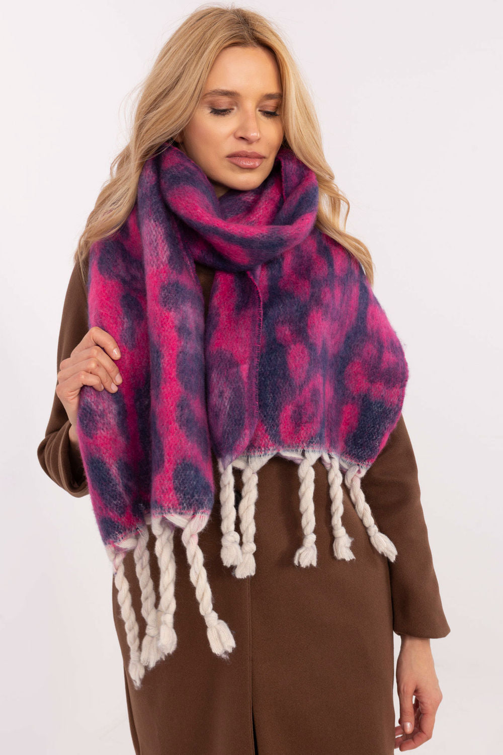 Scarf model 205963 AT