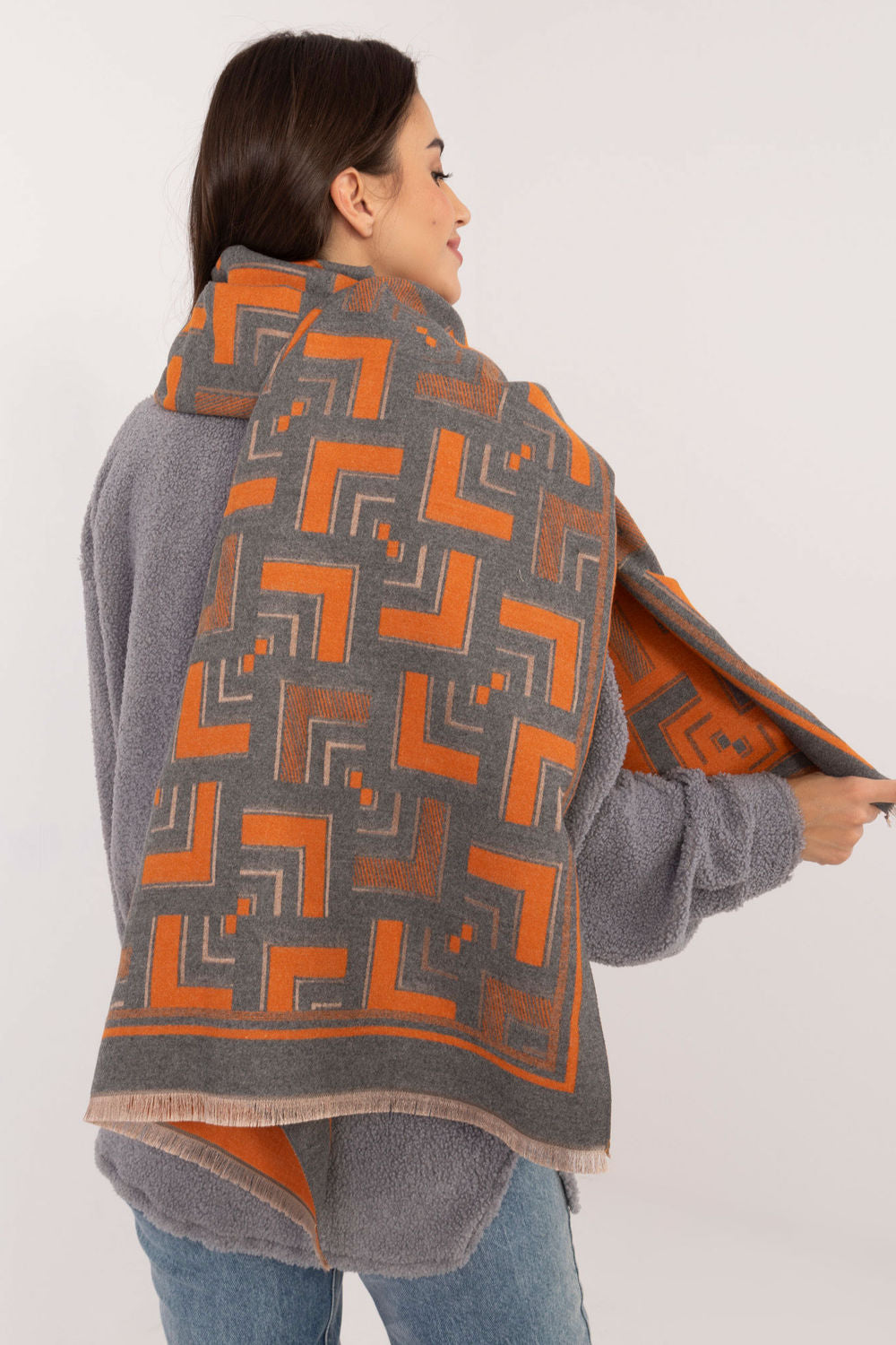 Scarf model 205968 AT