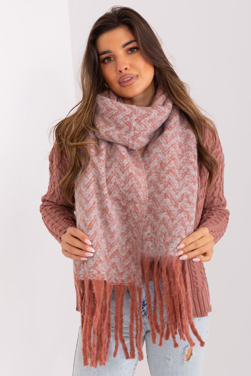 Scarf model 205972 AT