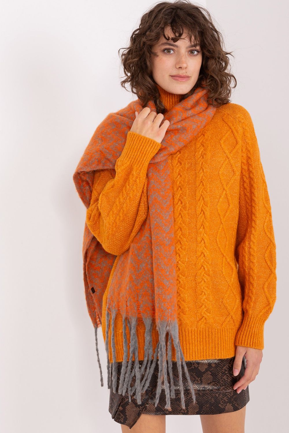 Scarf model 205973 AT