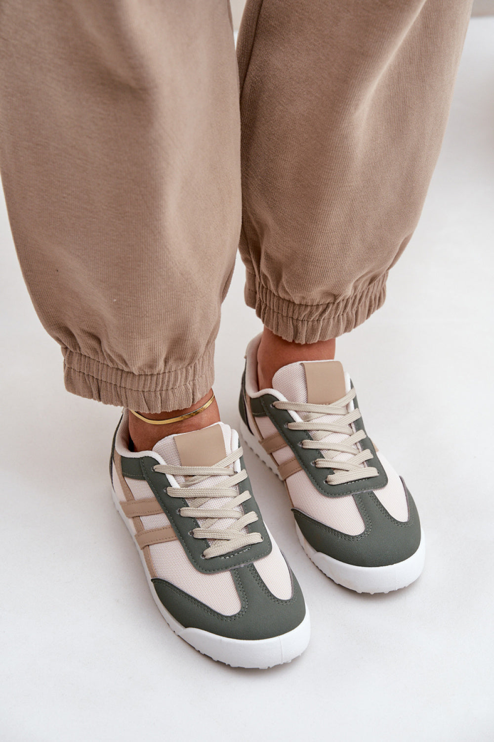 Sneakers model 206803 Step in style