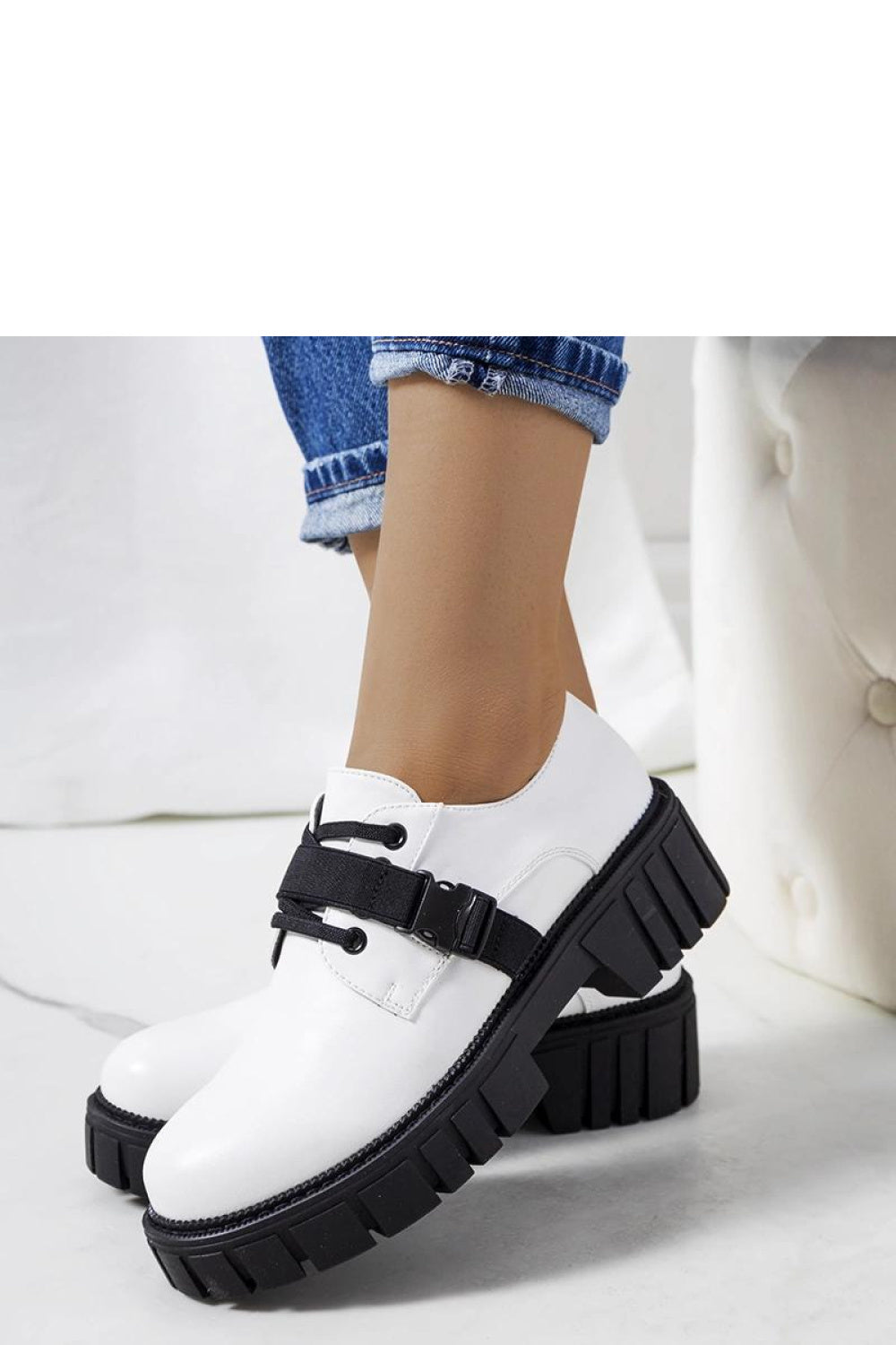 Low shoes model 207101 Solea