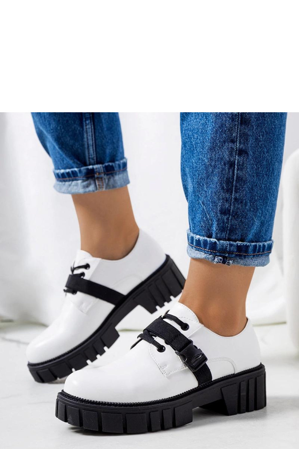 Low shoes model 207101 Solea