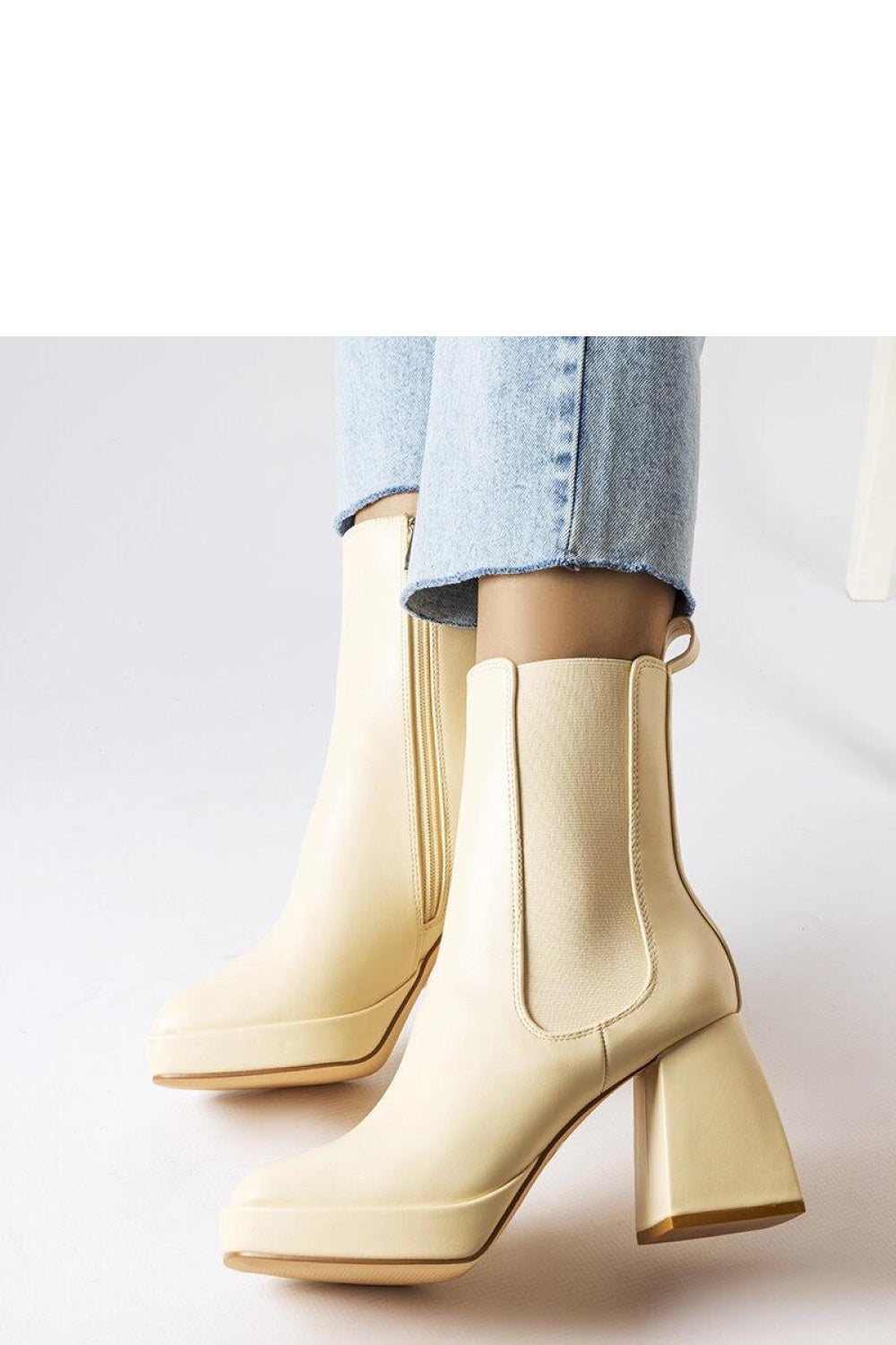 Ankle boots with heel model 207760 Solea