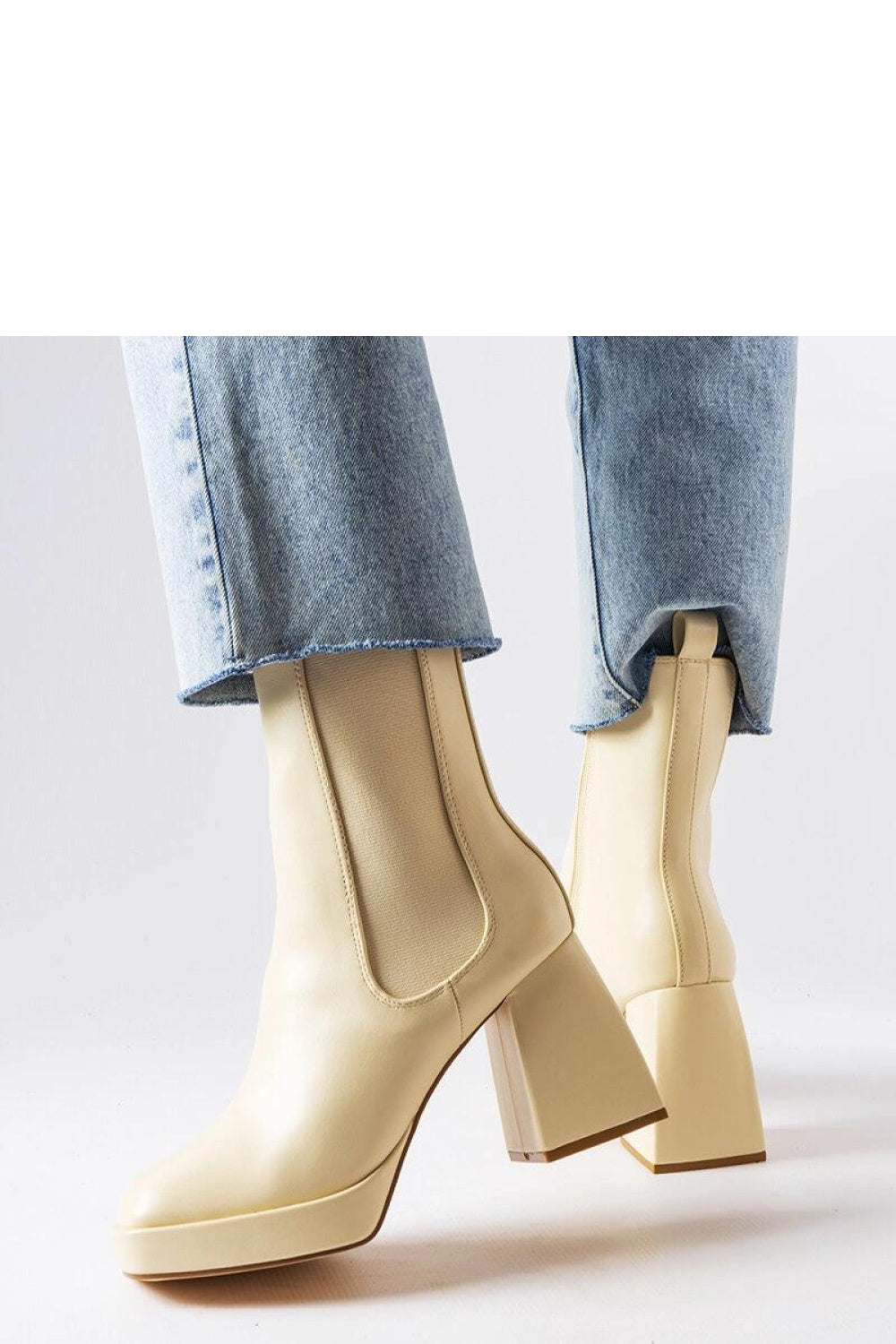 Ankle boots with heel model 207760 Solea