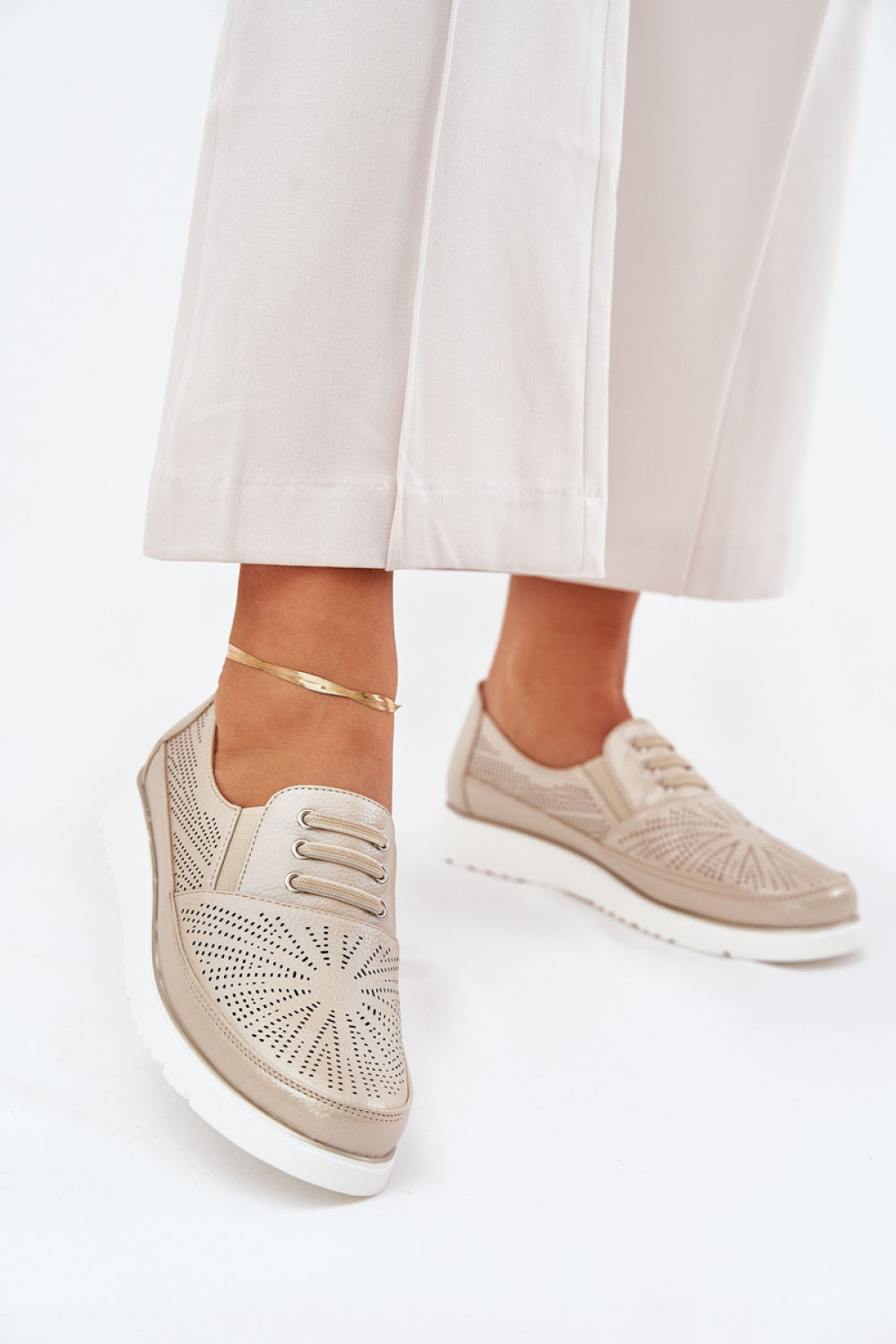 Low shoes model 209820 Step in style