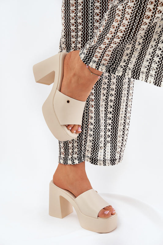 Slippers model 209943 Step in style