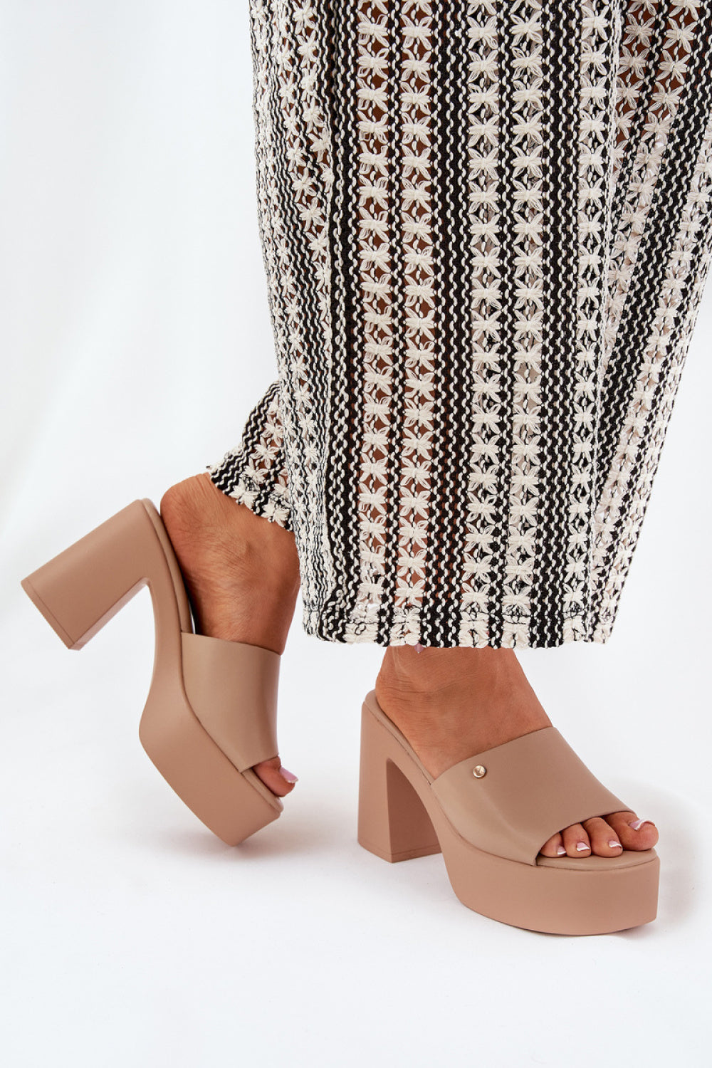 Slippers model 209944 Step in style