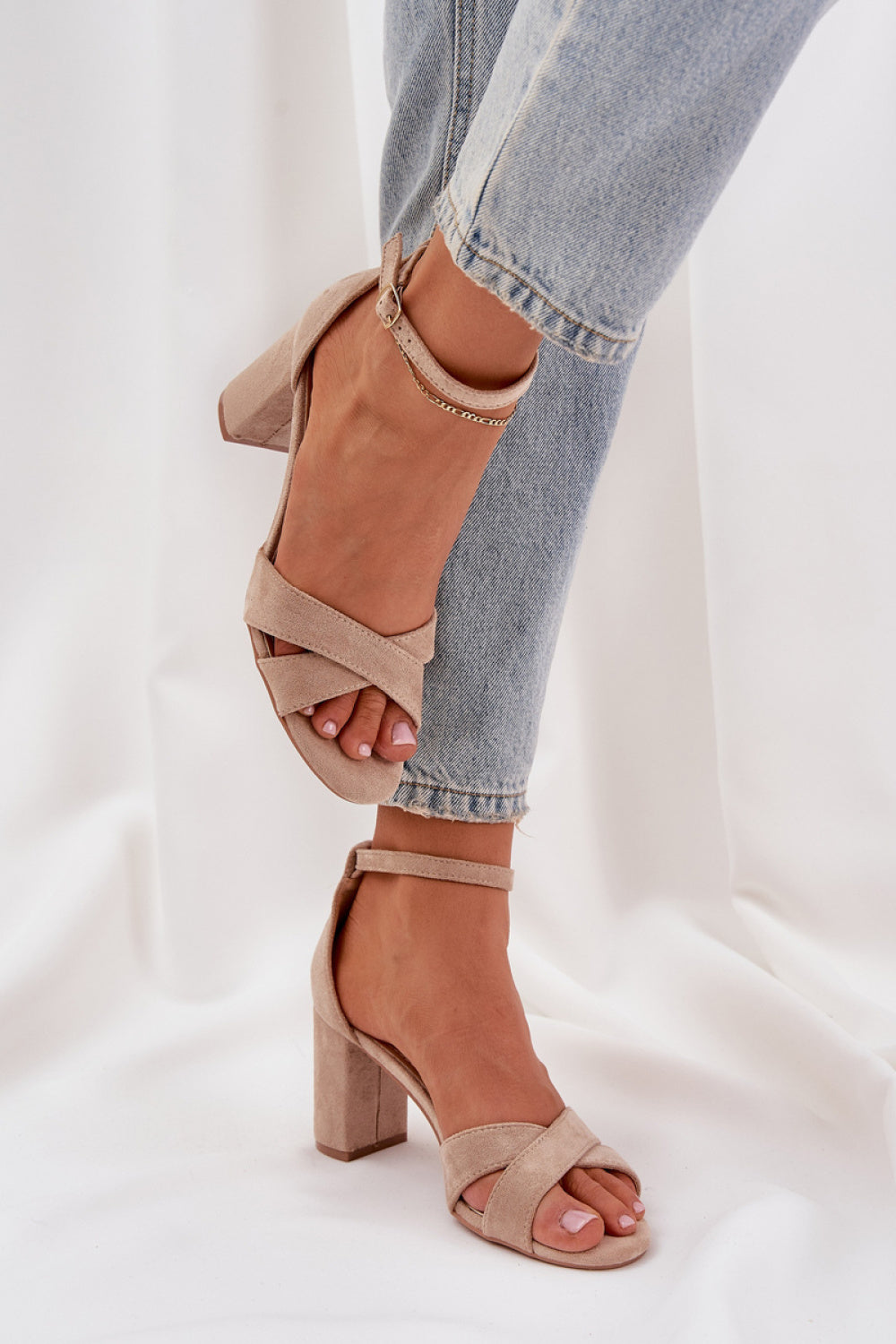 Sandals with heel model 210151 Step in style