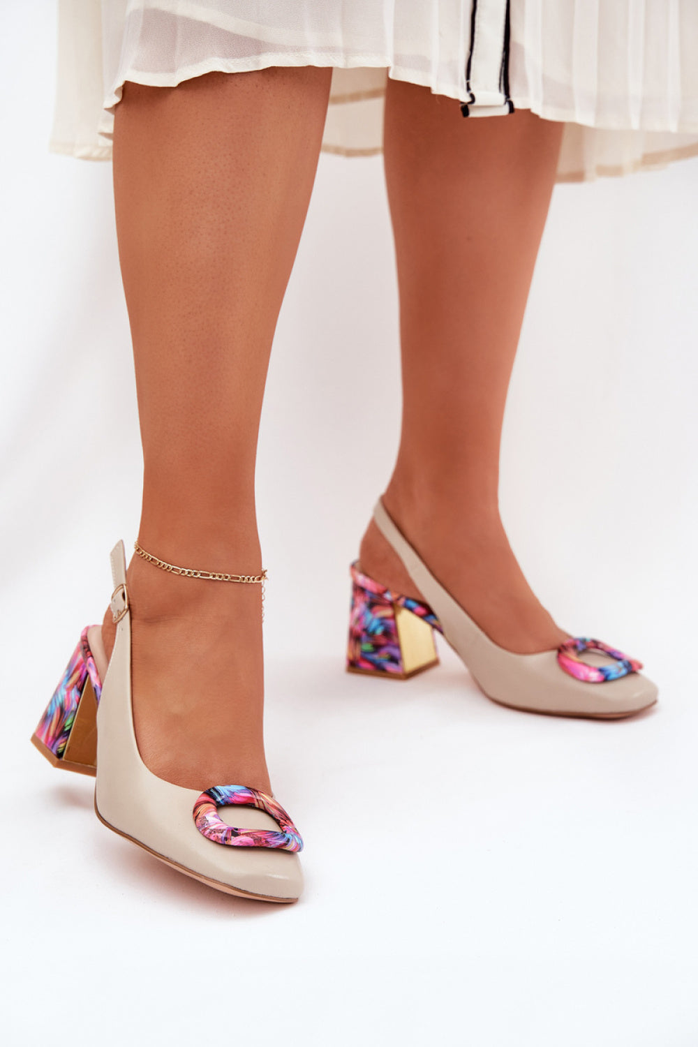 Sandals with heels model 210693 Step in style