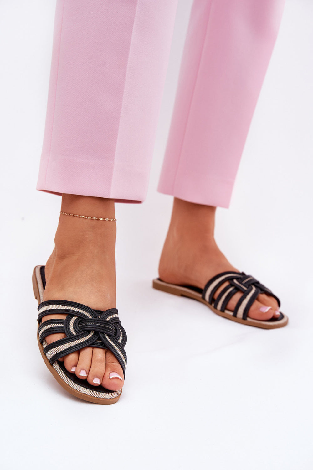 Slippers model 210775 Step in style