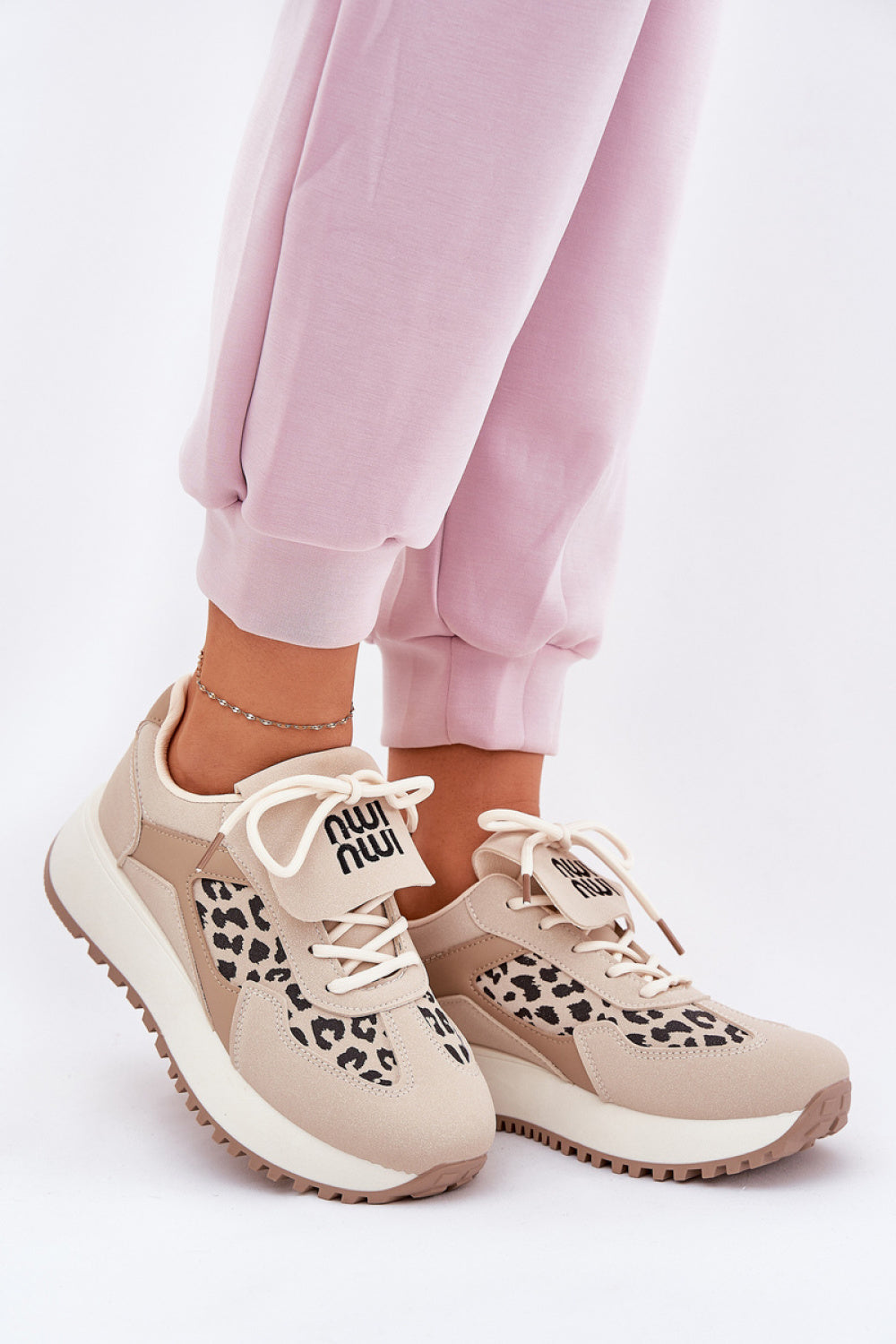 Sports shoes model 211006 Step in style