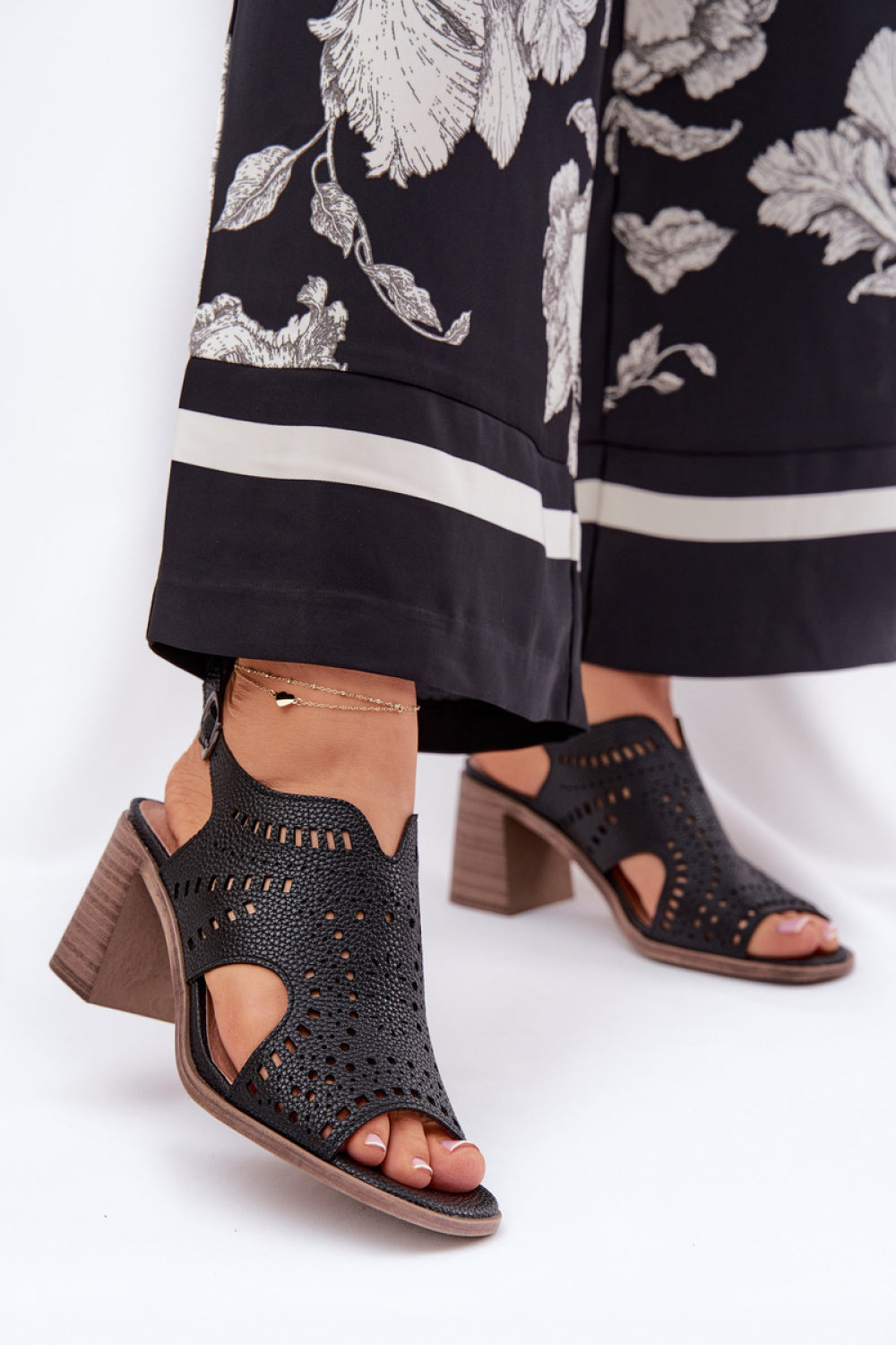 Heeled sandals model 211365 Step in style