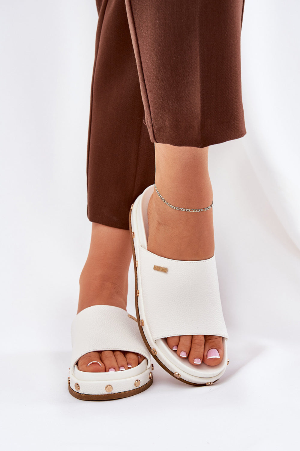 Slippers model 211687 Step in style