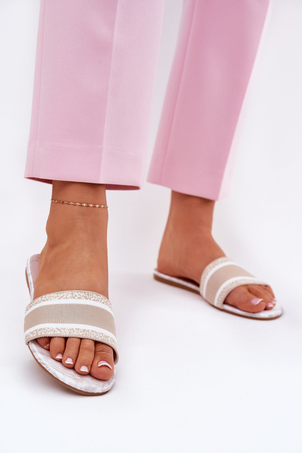 Slides model 211694 Step in style