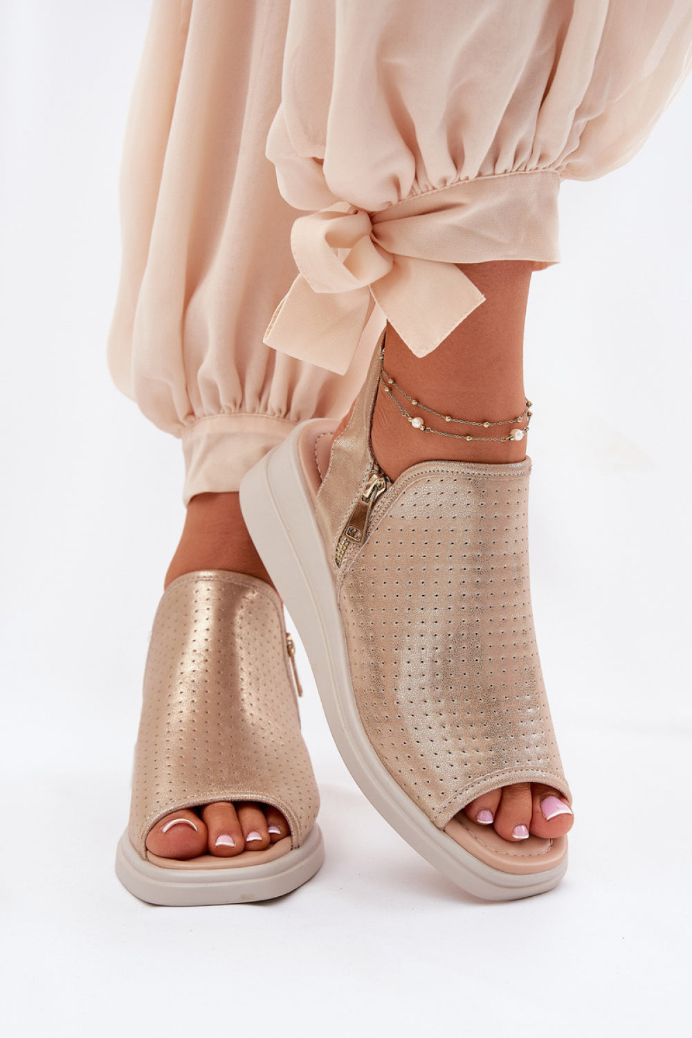 Wedge Sandals model 211946 Step in style