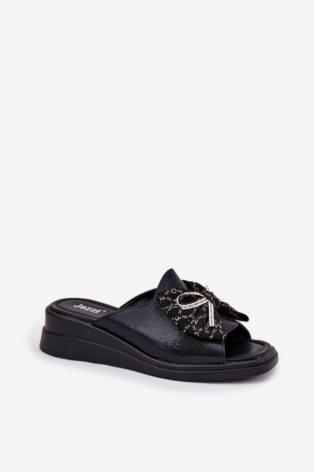 Slippers model 211953 Step in style