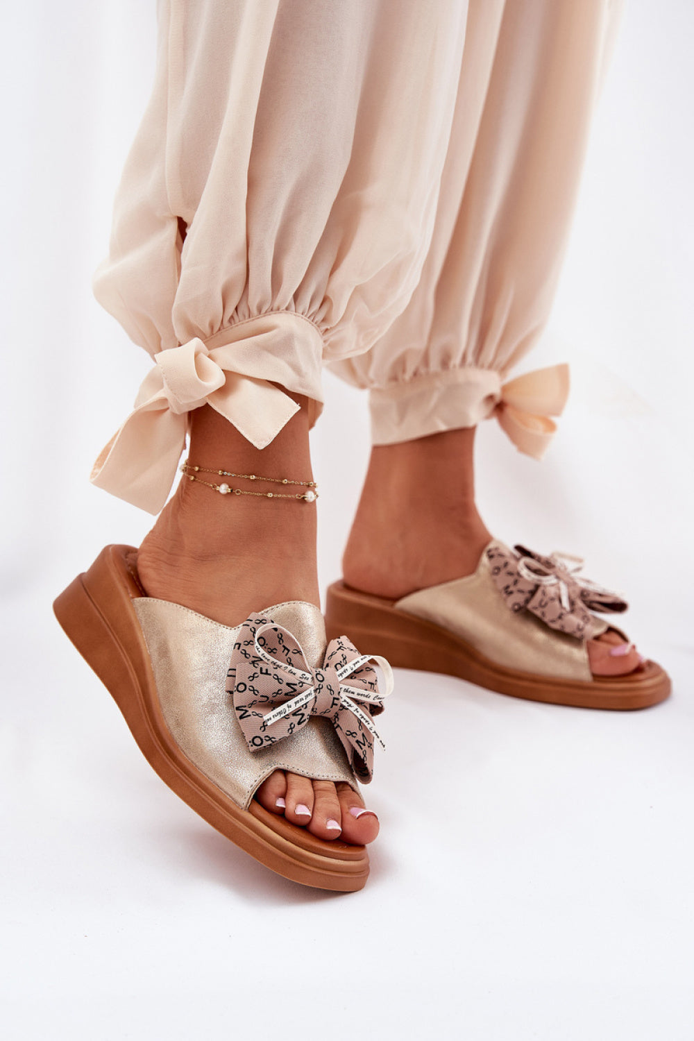 Slippers model 211954 Step in style