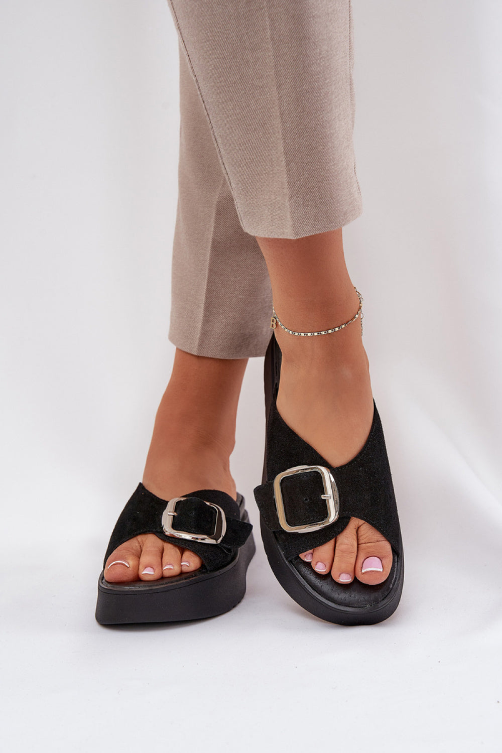 Slippers model 211970 Step in style