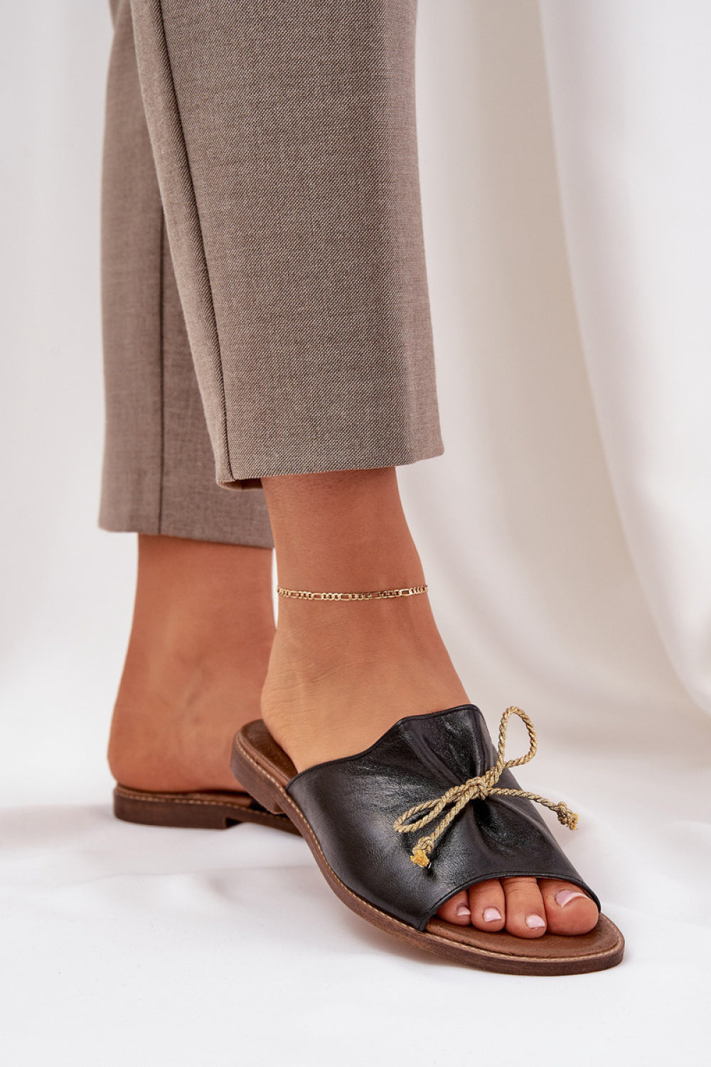 Slippers model 211971 Step in style